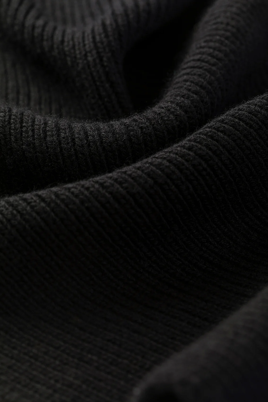 Ribbed Black Cashmere Scarf - Image 2
