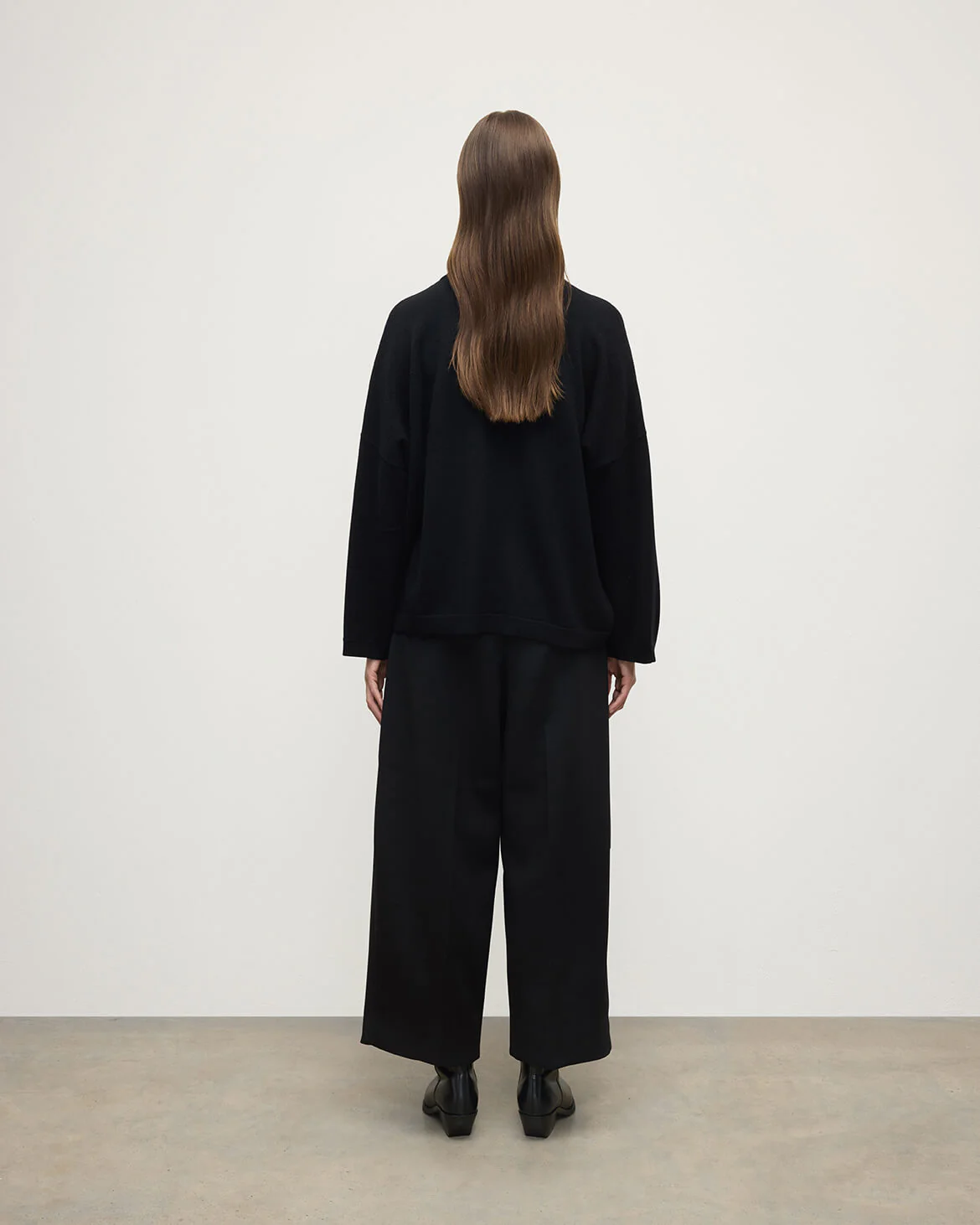 Gauzy Pocket Black Cashmere Jumper - Image 4