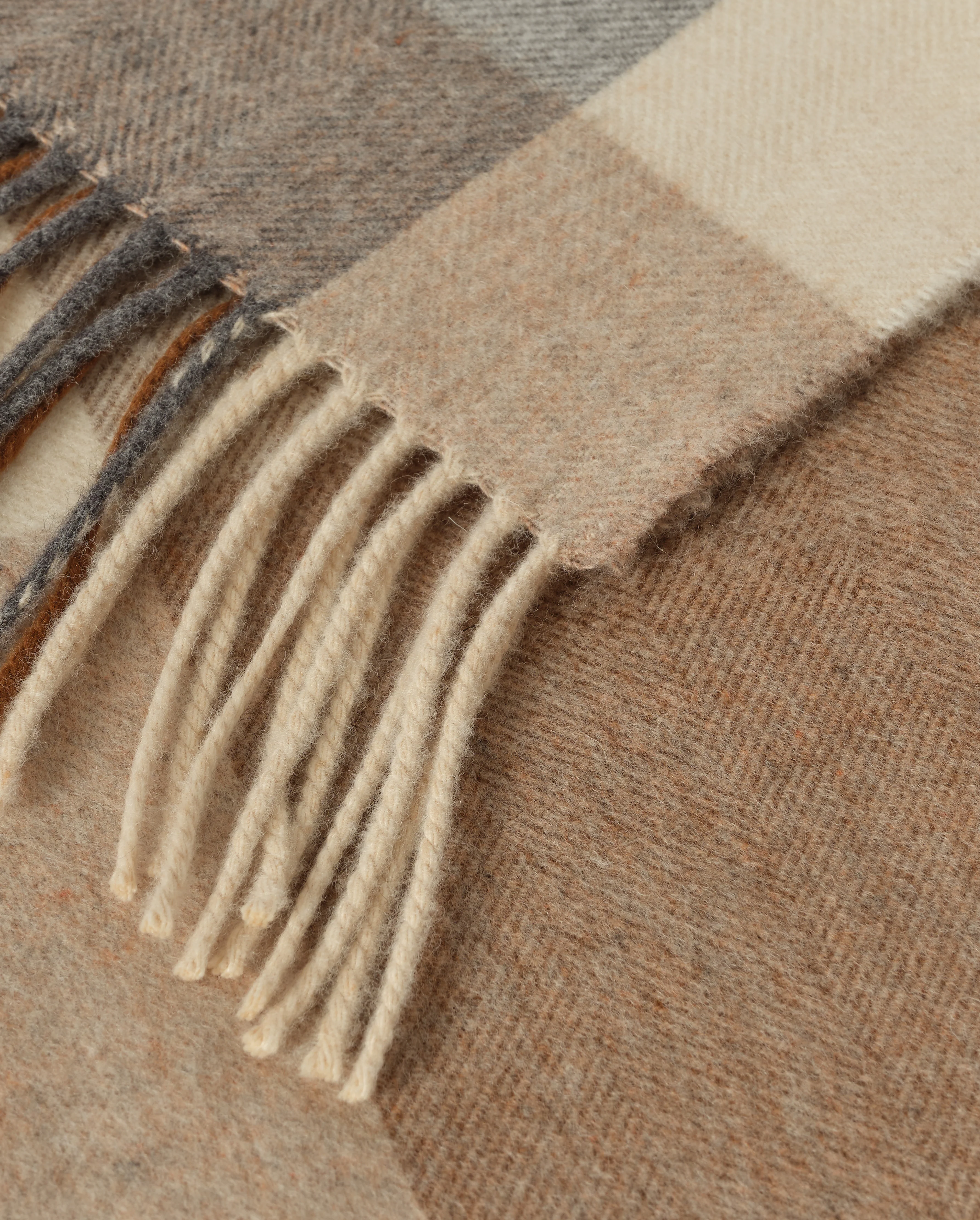 Block Border Natural Wool Throw - Image 3