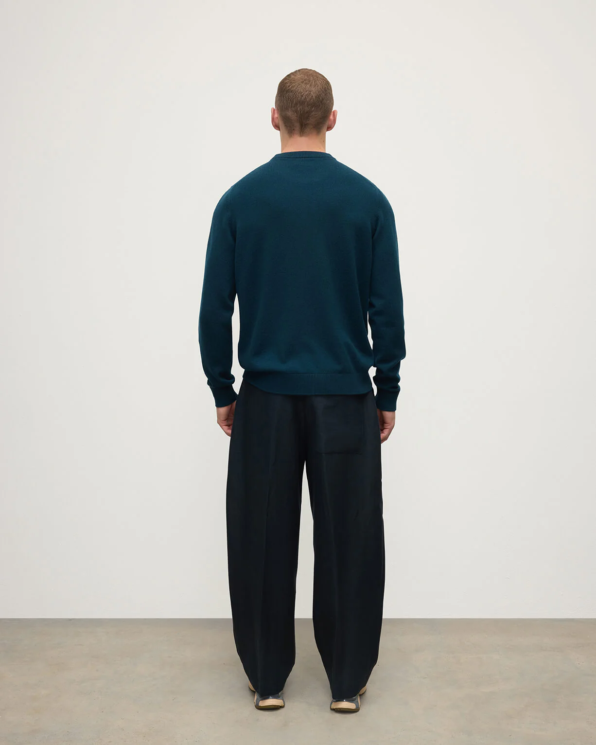 Rory Bottle Green Classic Cashmere Crew Jumper - Image 4