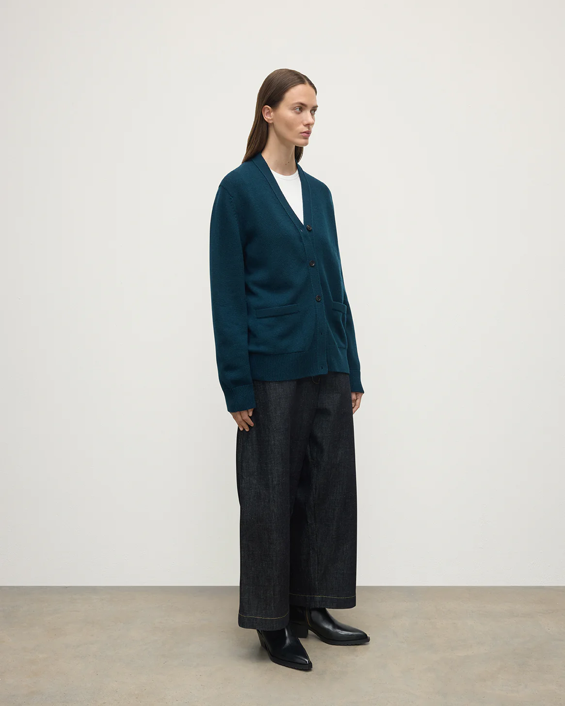 Boyfriend-Fit Dark Green Cashmere Cardigan - Image 3