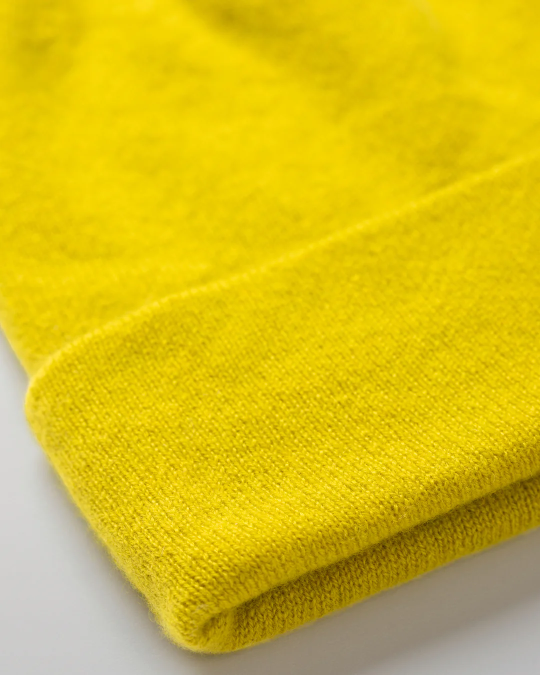 Braemar Yellow Cashmere Beanie - Image 2