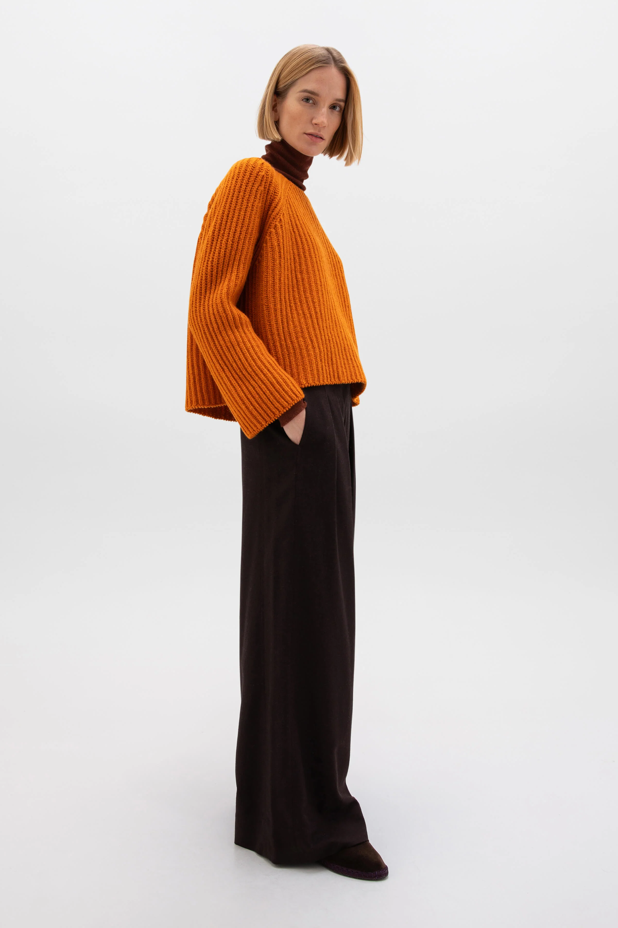 Cropped Ribbed Orange Cashmere Jumper - Image 9