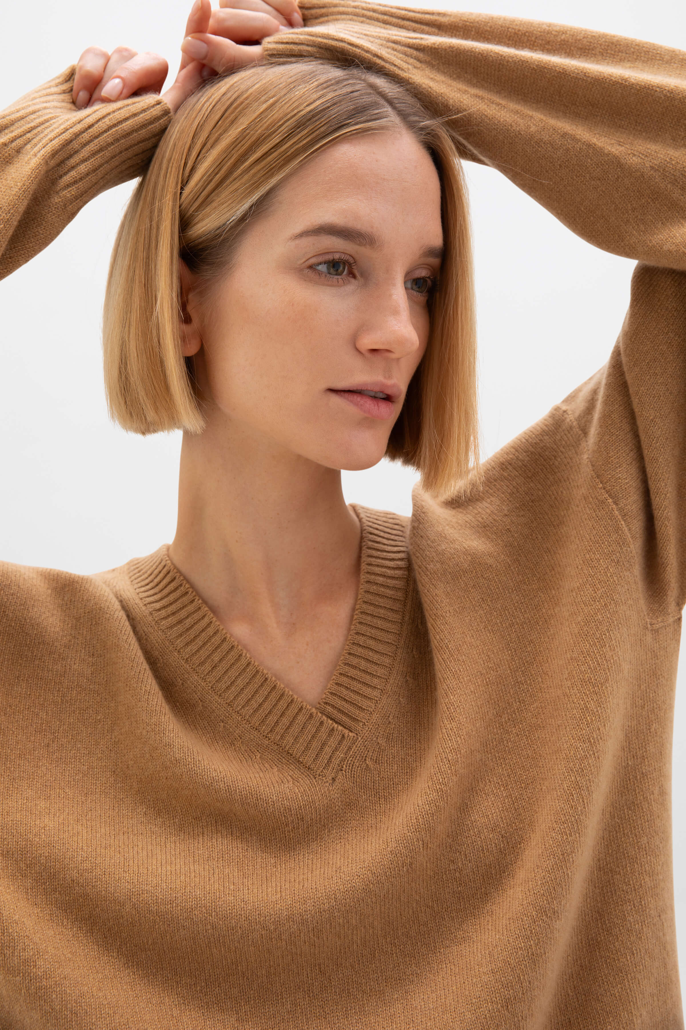 Relaxed Fit Gauzy Camel Cashmere Jumper - Image 3
