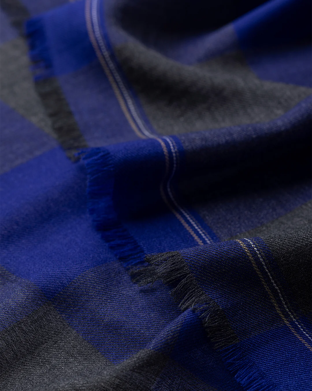 Carnbee Large Gingham Navy Cashmere Scarf - Image 2