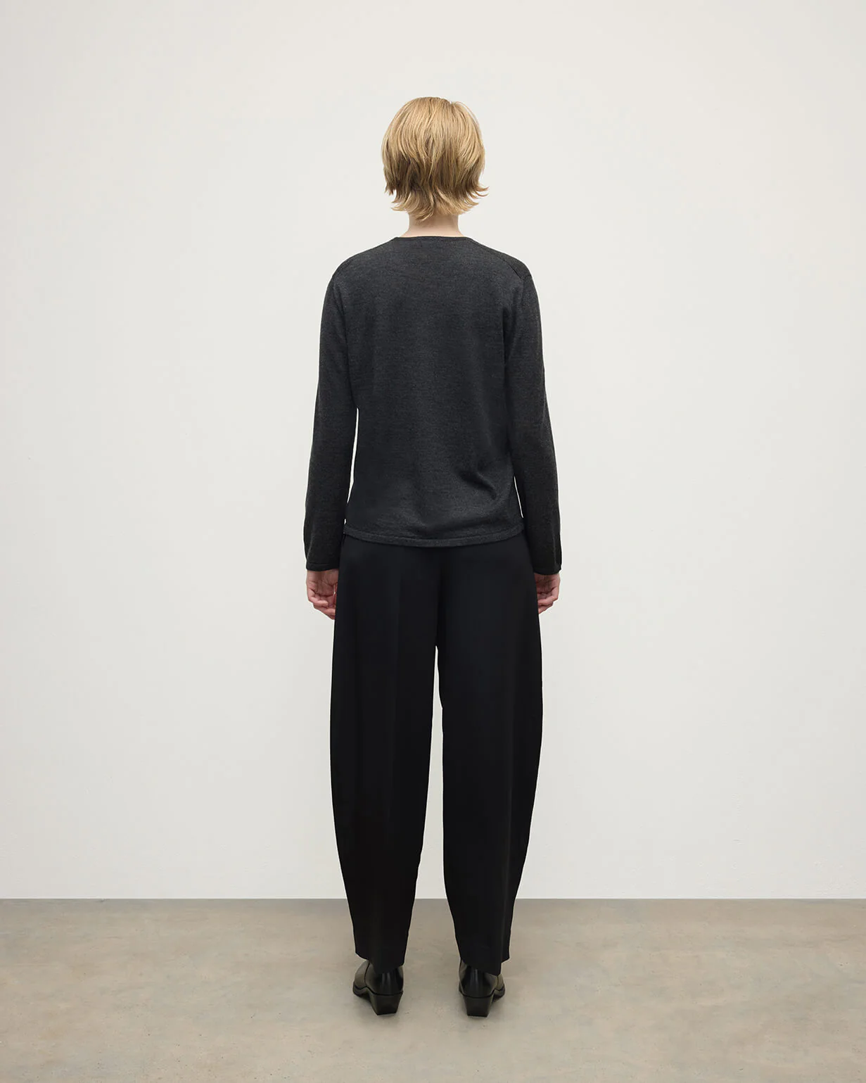 Superfine Cashmere Charcoal Jumper - Image 4