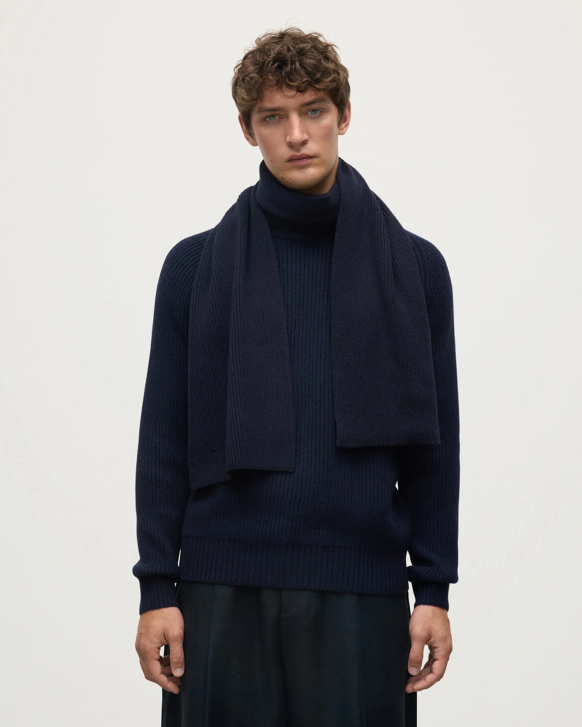 Ribbed Dark Navy Cashmere Scarf - Image 3