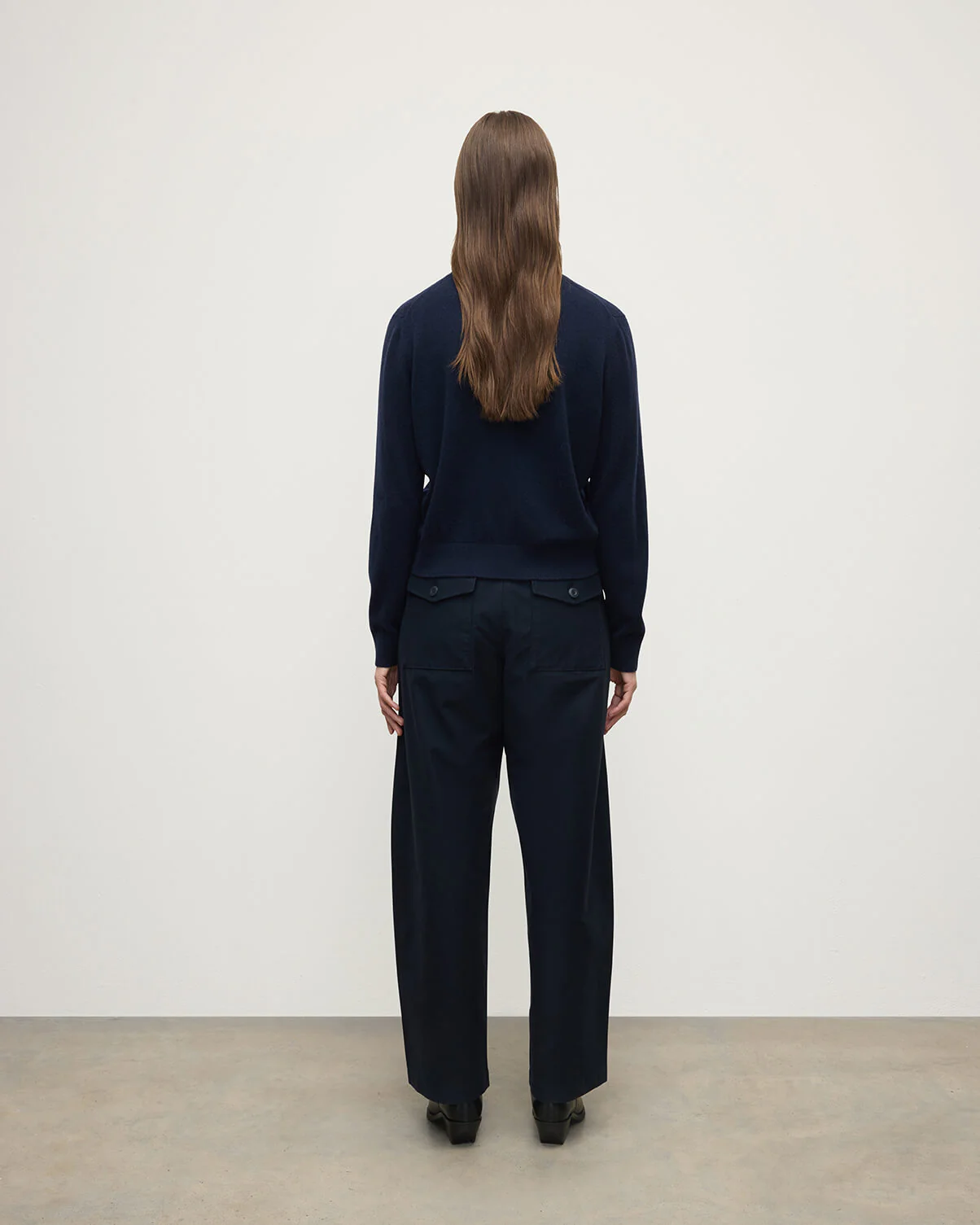 Cashmere Dark Navy V Neck Jumper - Image 4
