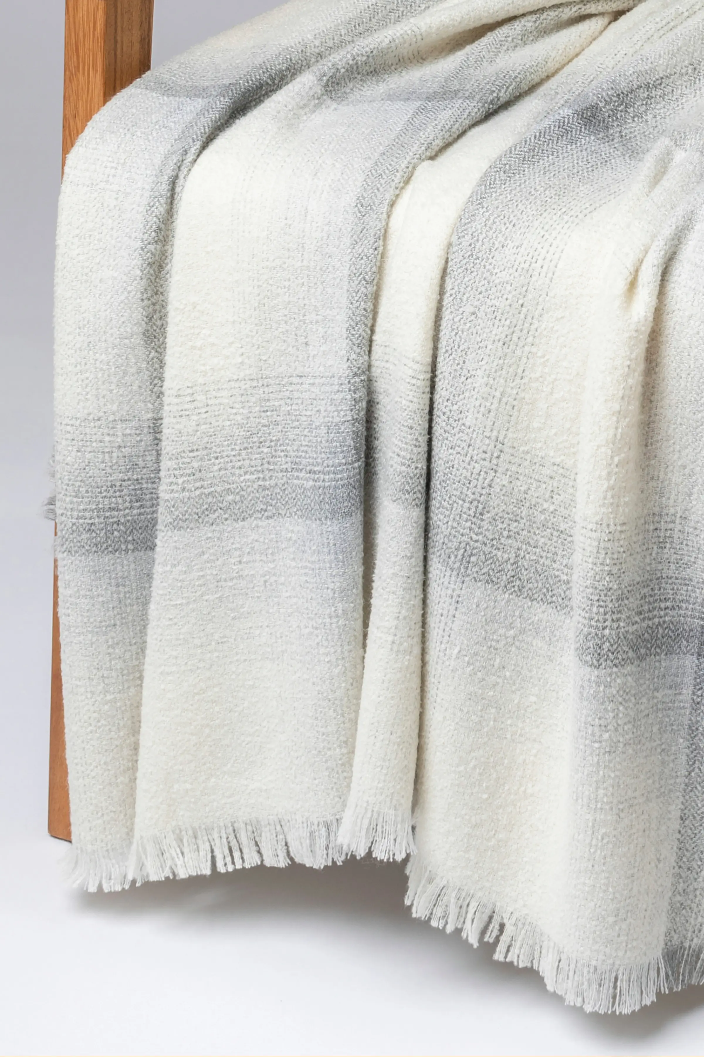 Blurred Cashmere Silk Bouclé Throw in White - Image 3