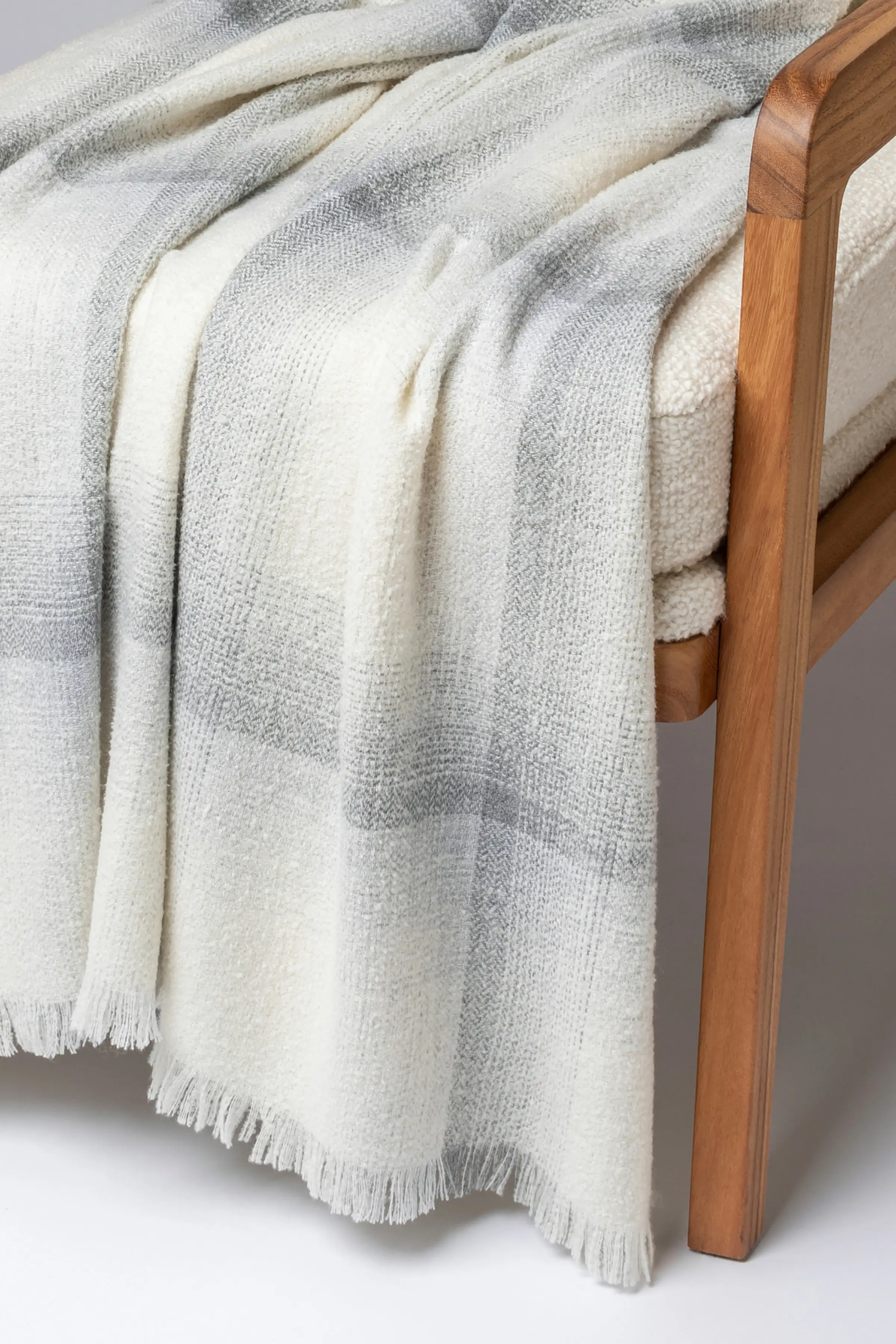 Blurred Cashmere Silk Bouclé Throw in White - Image 6