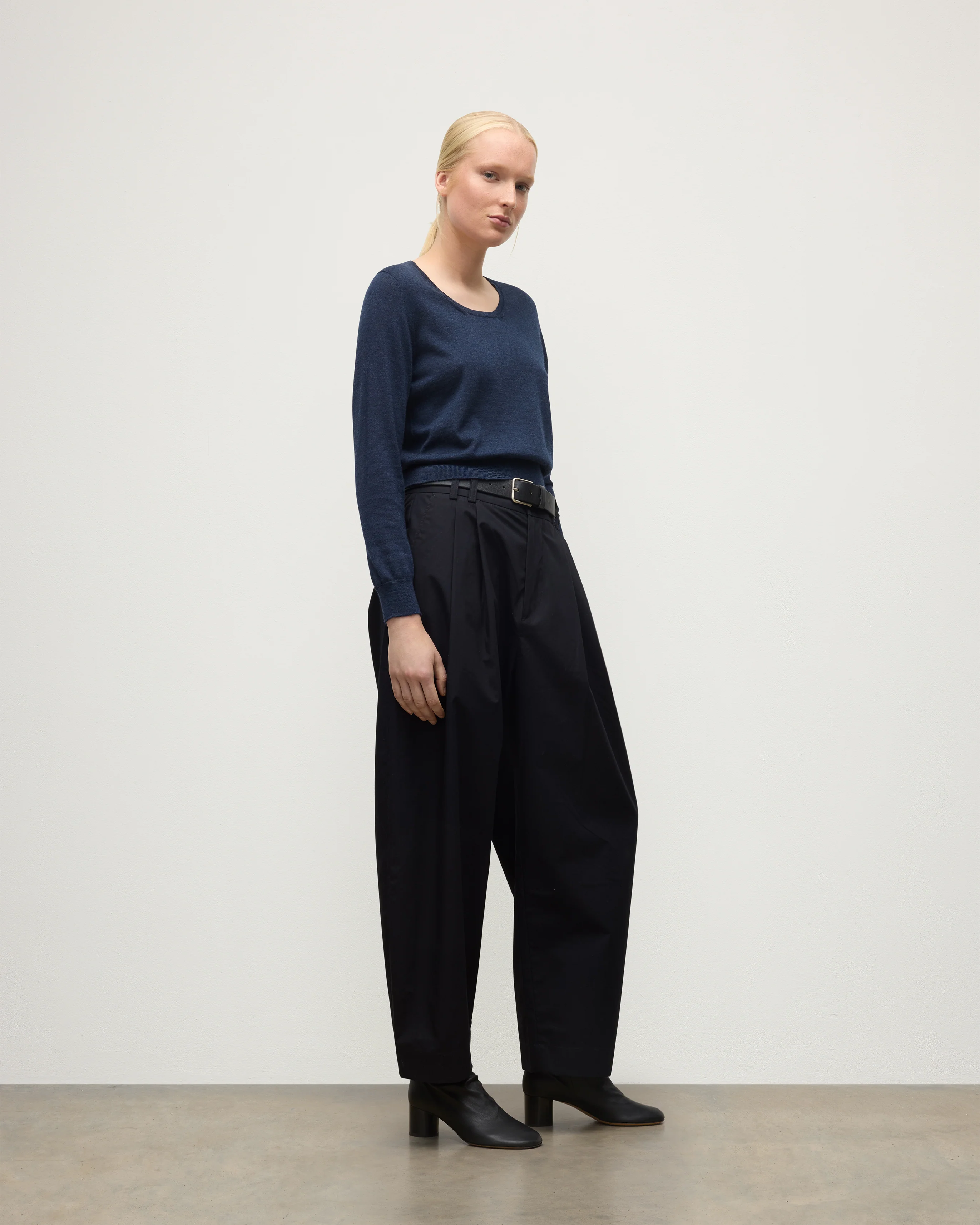 Ella Scoop Neck Superfine Cashmere Navy Jumper - Image 3