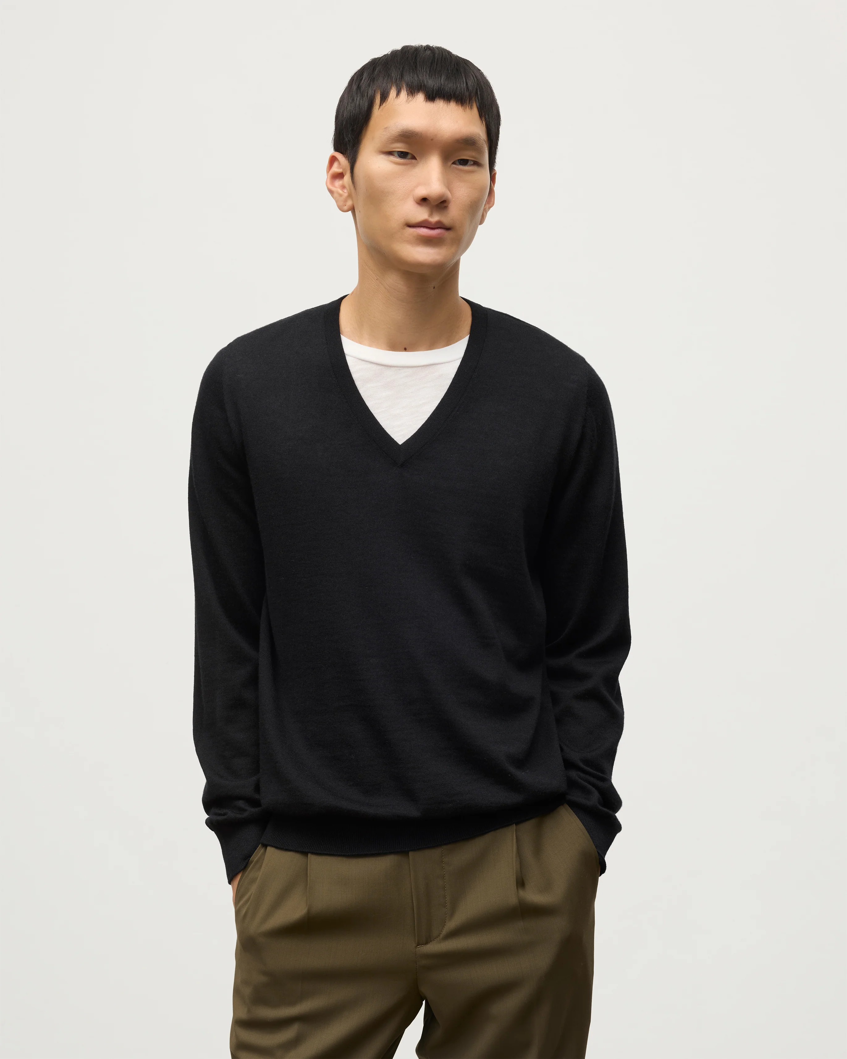 Fin Black V Neck Superfine Cashmere Jumper - Image 5