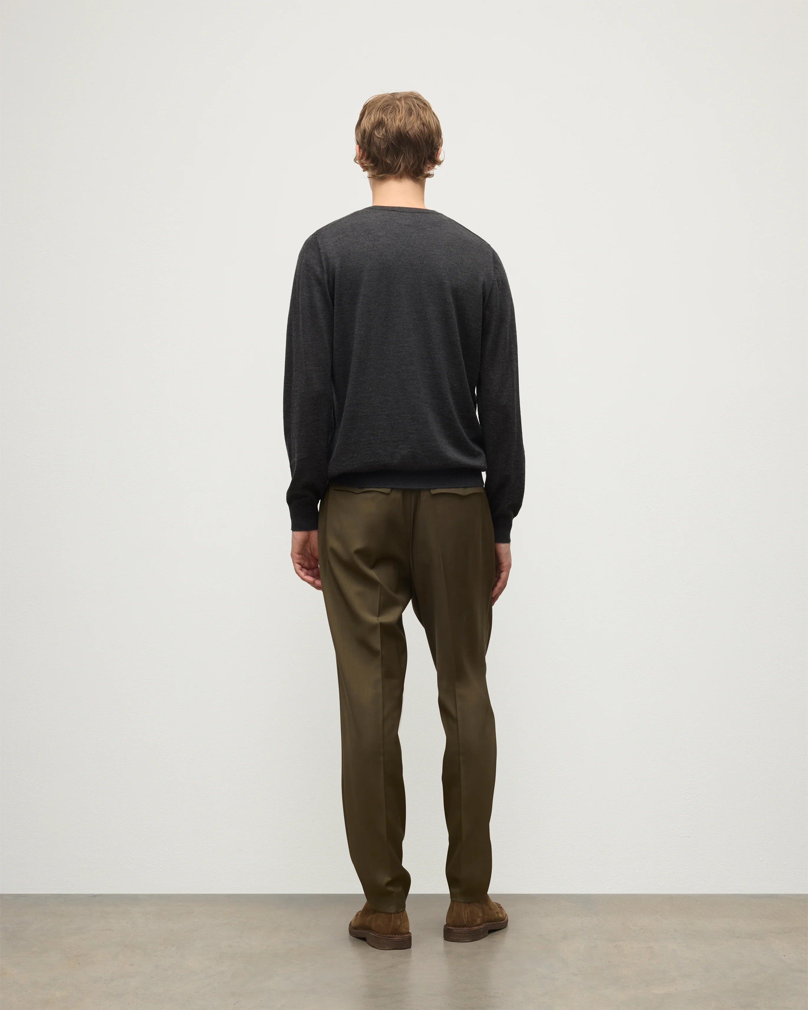 Fin Dark Grey V Neck Superfine Cashmere Jumper - Image 4