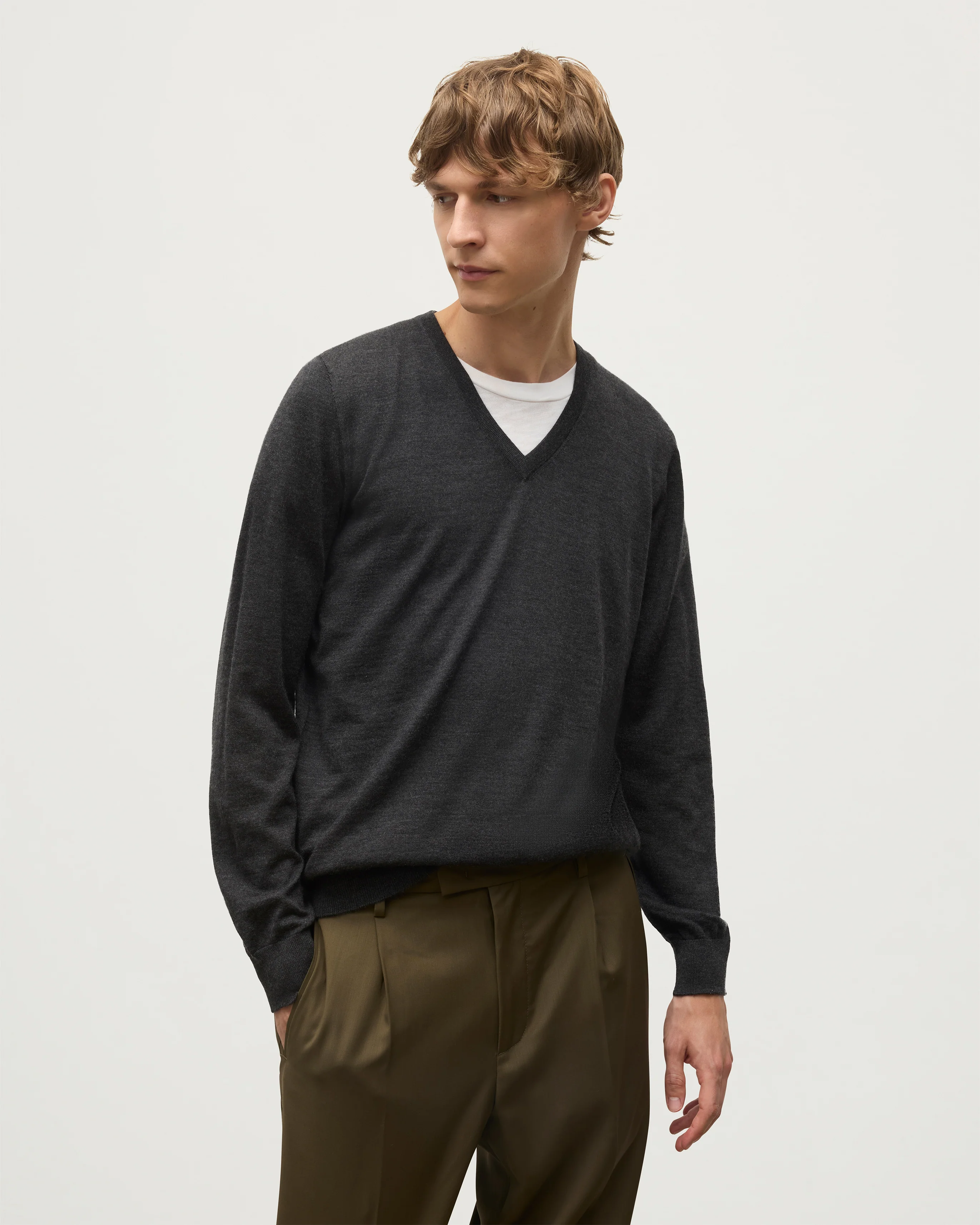 Fin Dark Grey V Neck Superfine Cashmere Jumper - Image 5