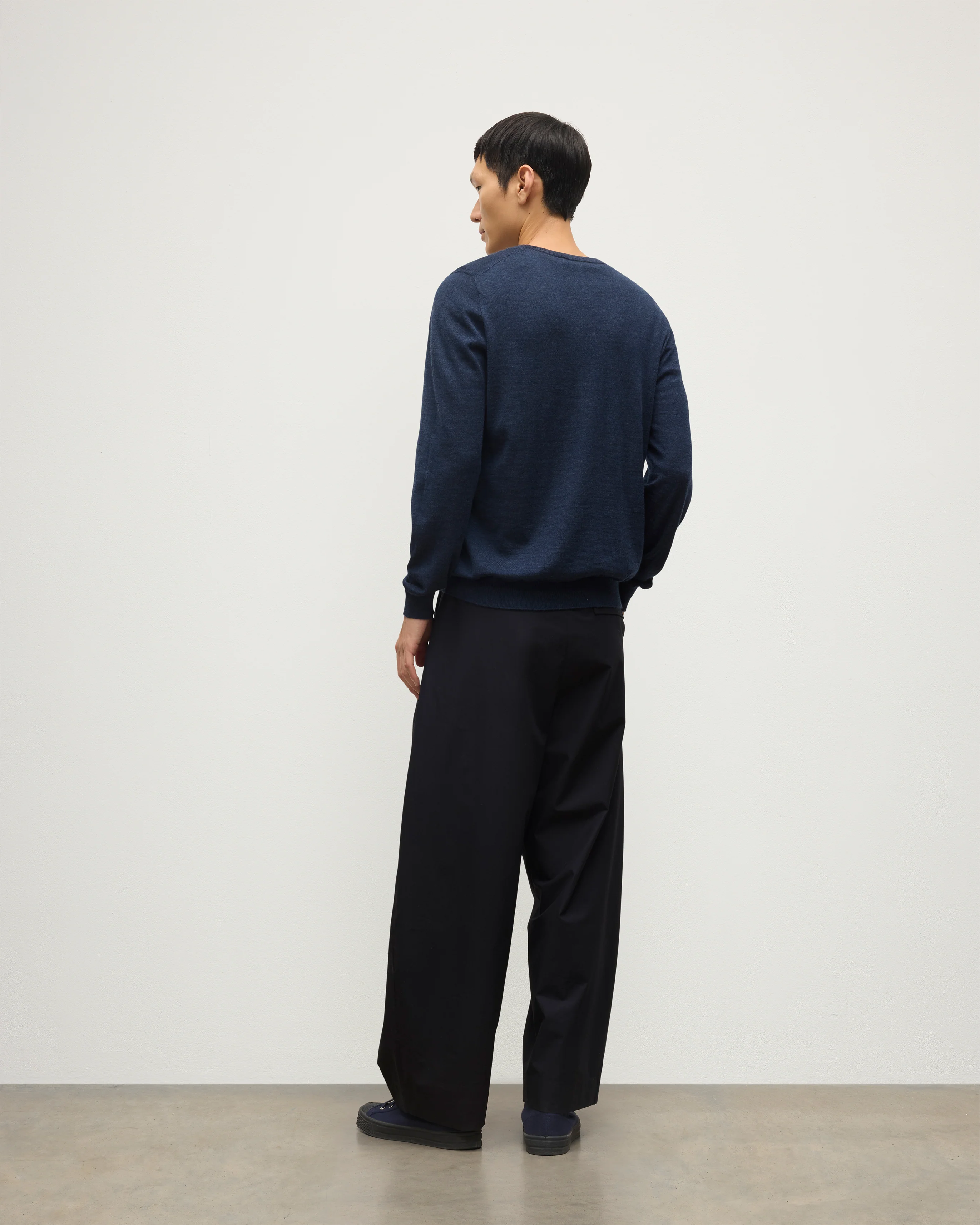 Fin Navy V Neck Superfine Cashmere Jumper - Image 5