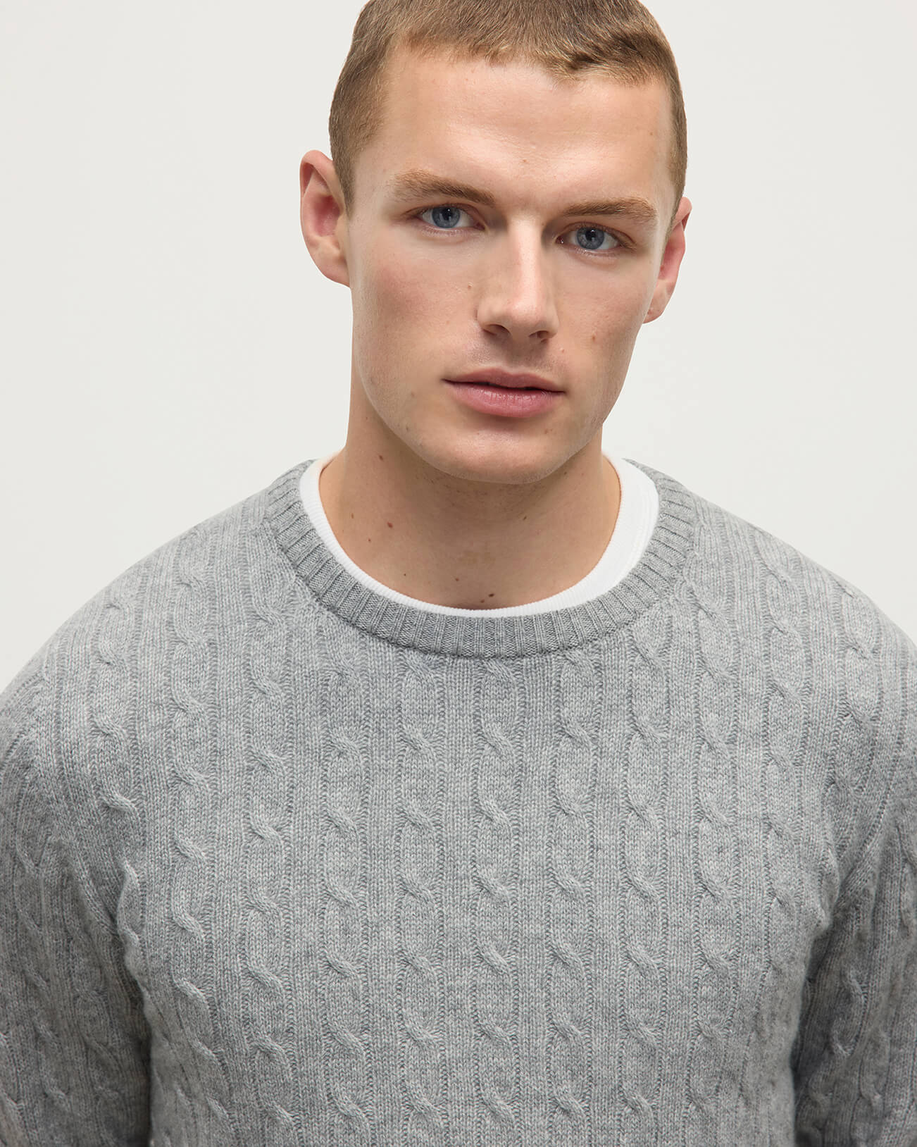 Cable Knit Light Grey Cashmere Jumper - Image 5