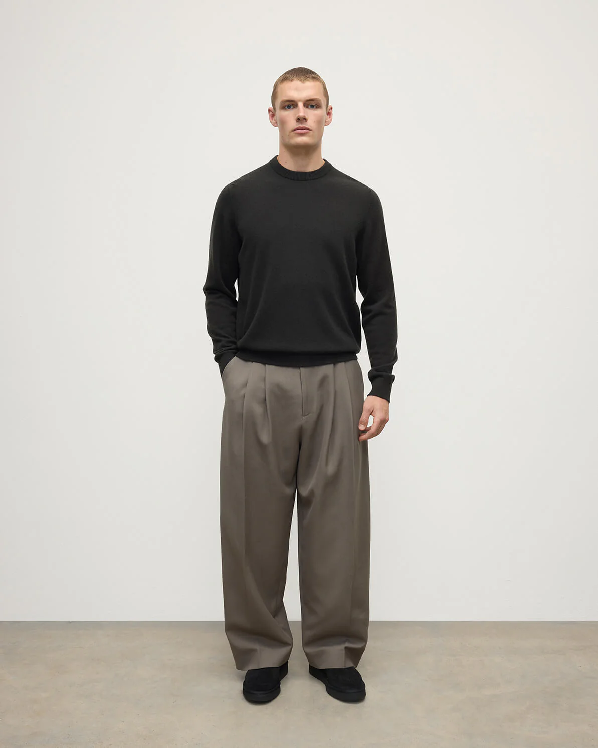 Classic Cashmere Dark Grey Round Neck Jumper