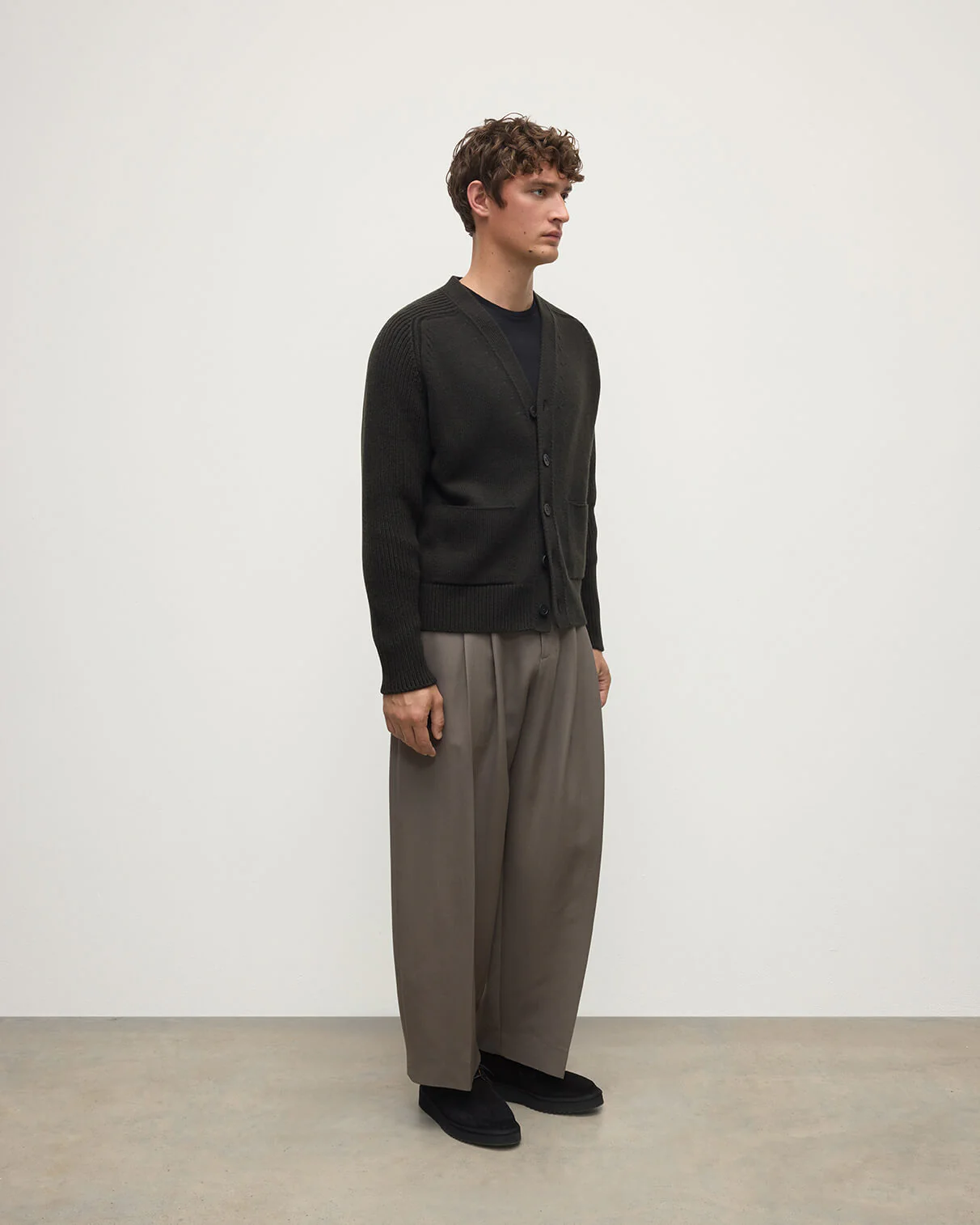 Ribbed Cashmere Dark Grey Cardigan - Image 3