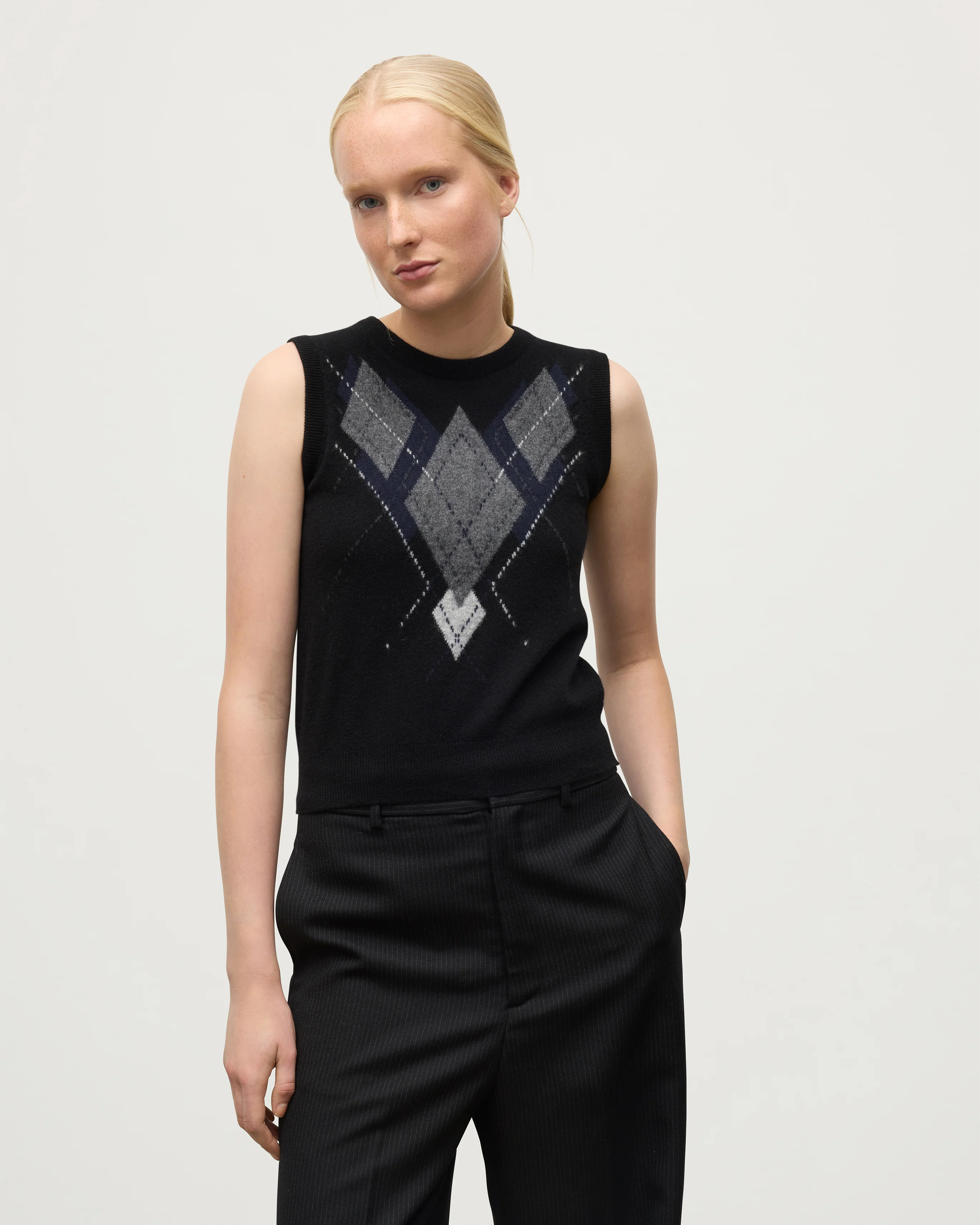 Le Jabots Black Cashmere Tank - Image 5