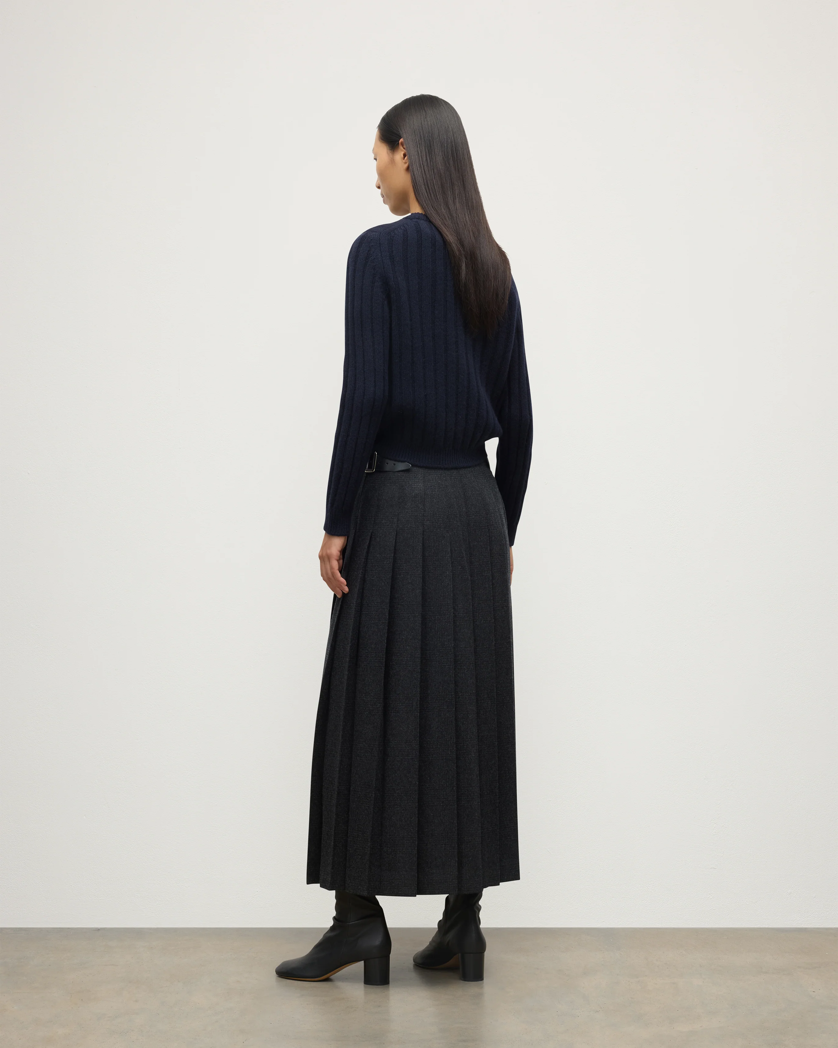 Lecht Dark Navy Cashmere Crew Jumper - Image 3