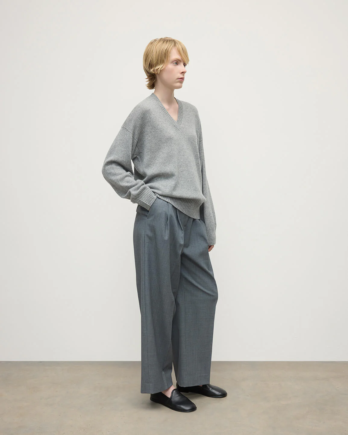 Relaxed Fit Gauzy Light Grey Cashmere Jumper - Image 3