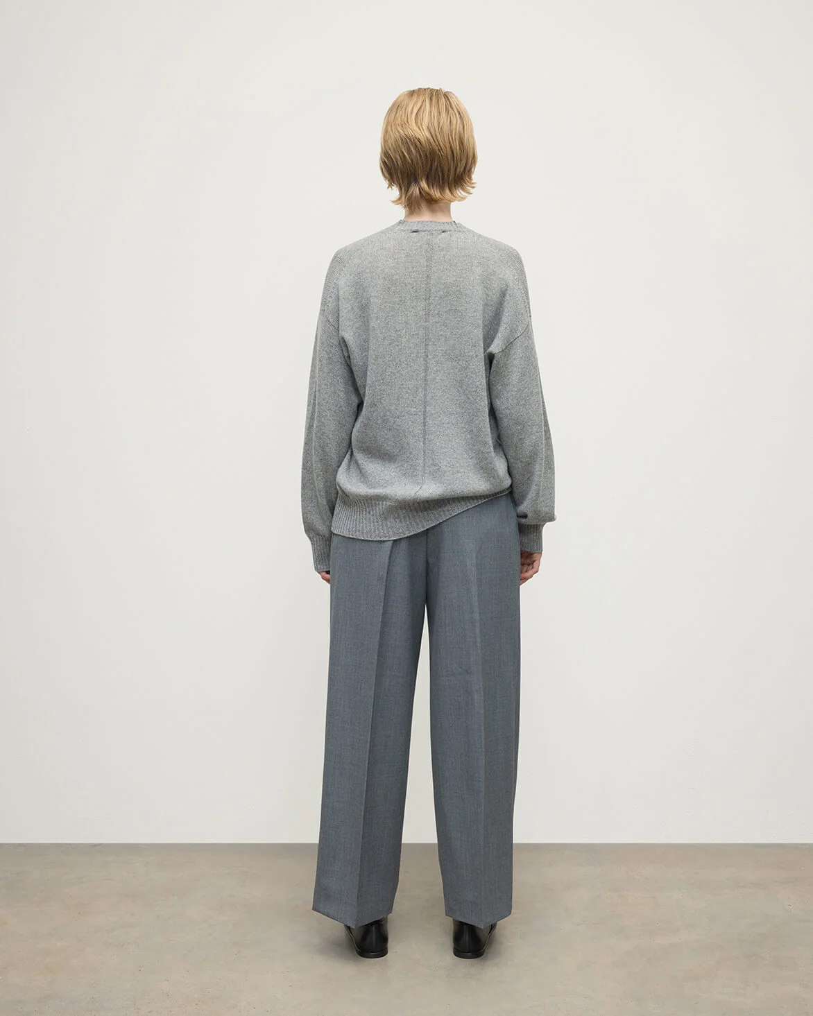 Relaxed Fit Gauzy Light Grey Cashmere Jumper - Image 4