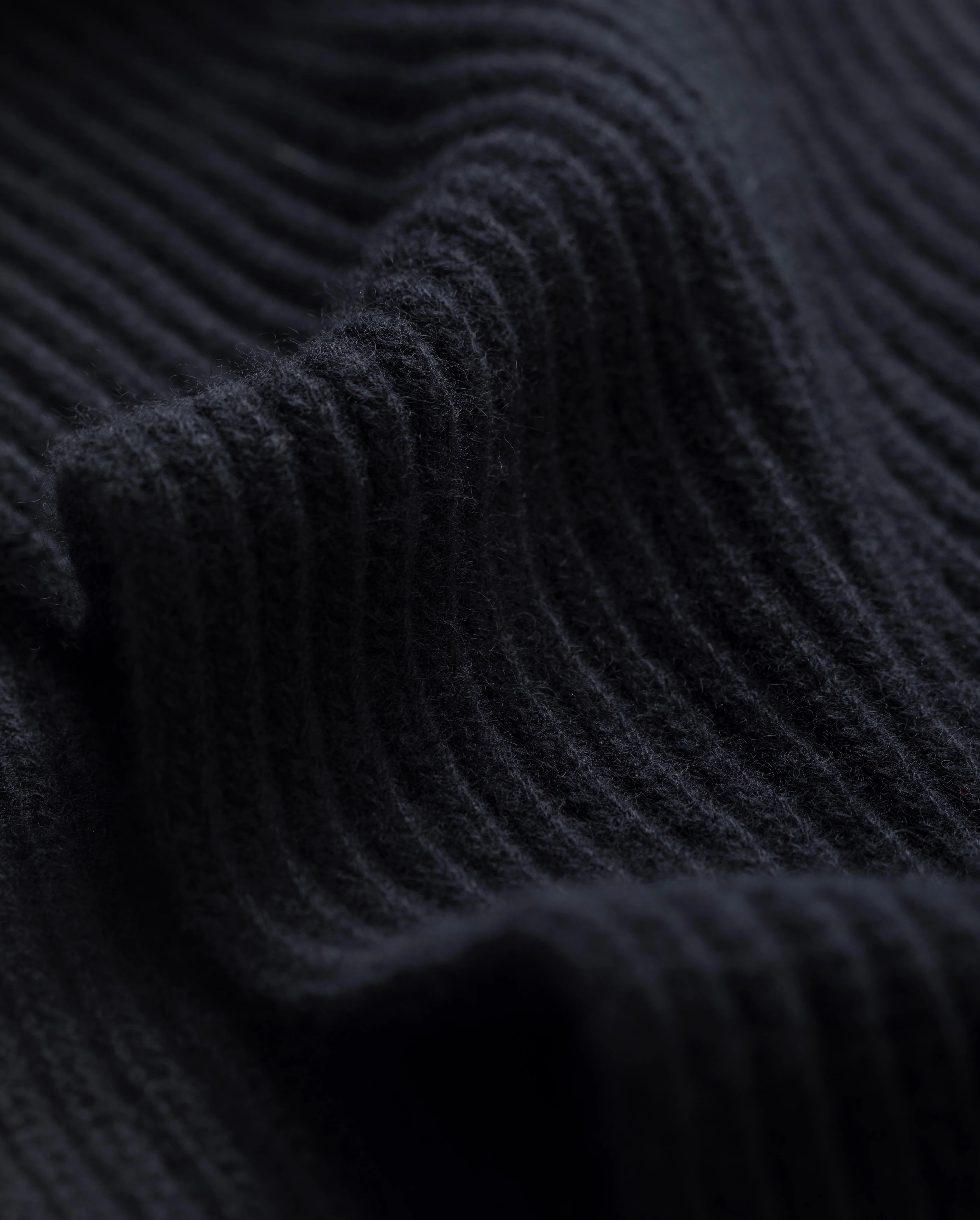 Lovat Black Ribbed Cashmere Scarf - Image 2