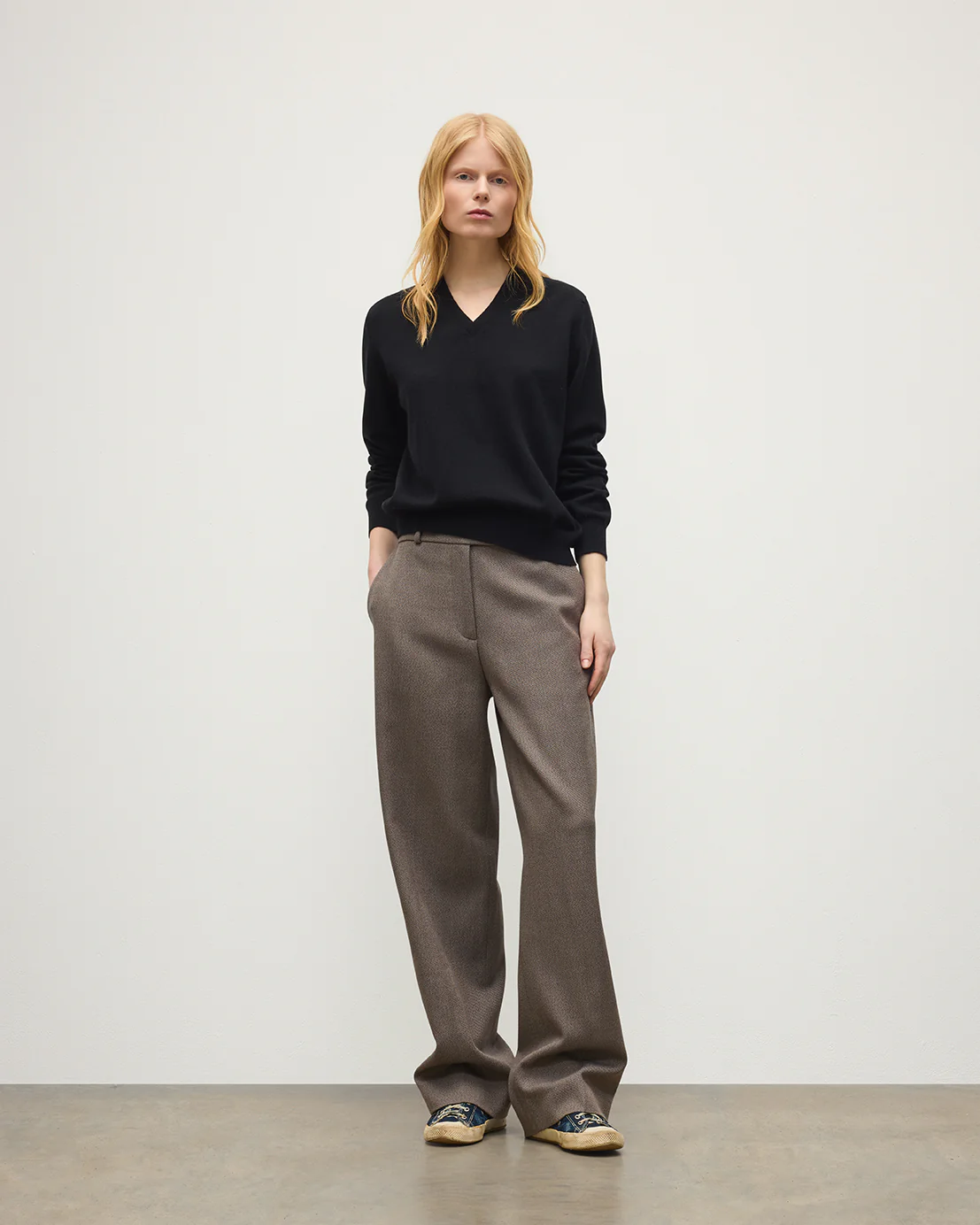 Lunan Classic Black Cashmere V Neck Jumper