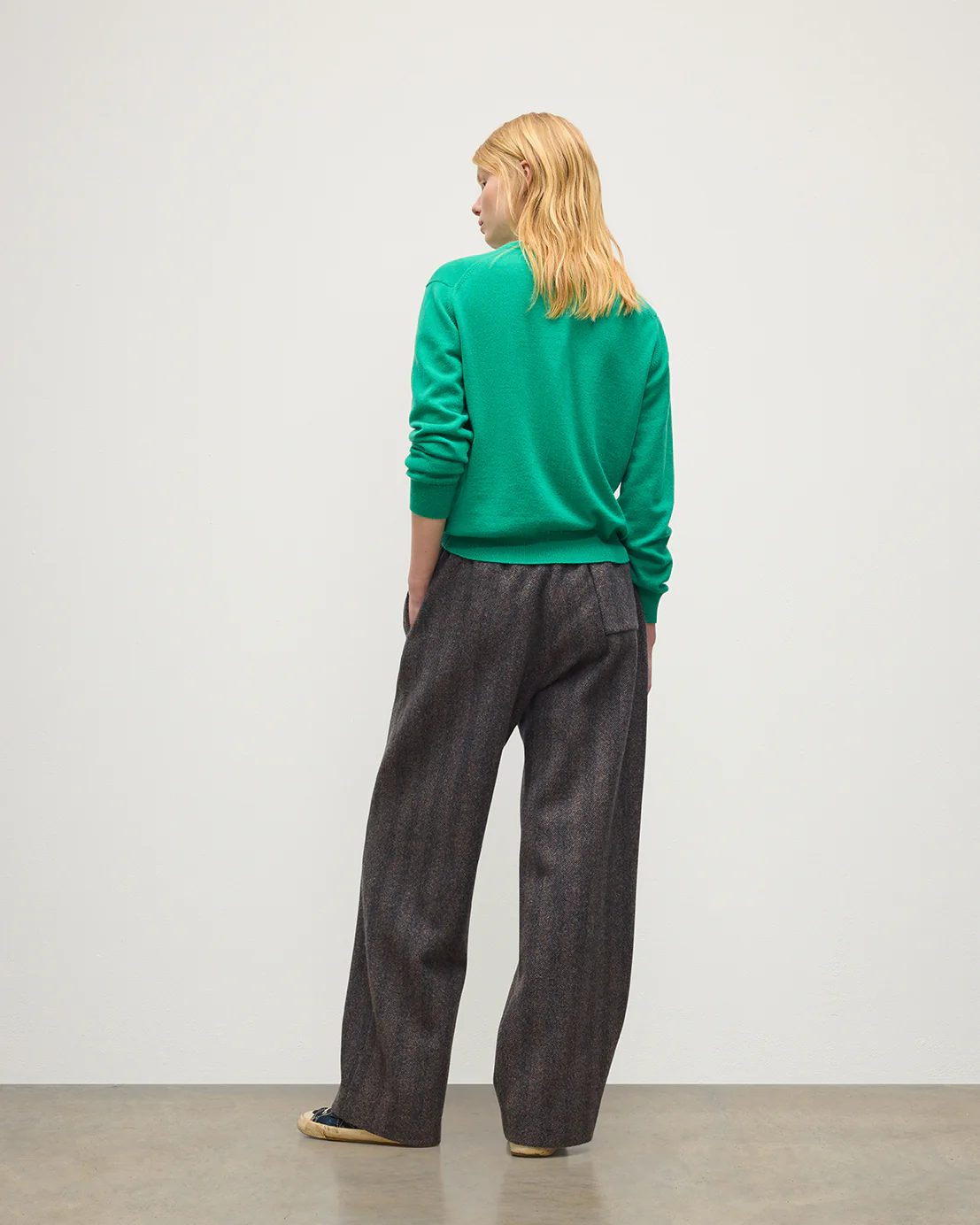 Lunan Classic Bright Green Cashmere Crew Jumper - Image 4
