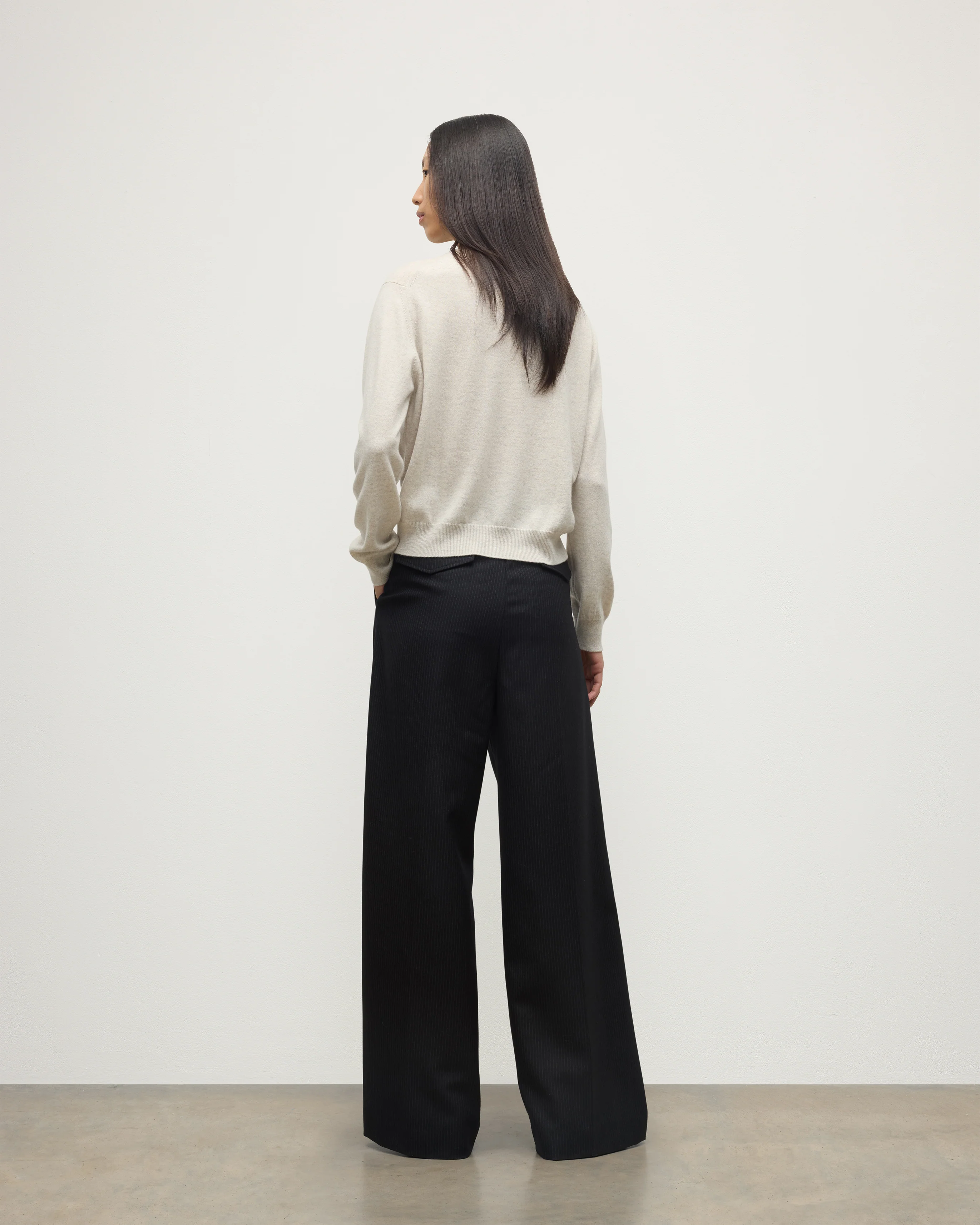 Lunan Natural Classic Cashmere Crew Jumper - Image 4