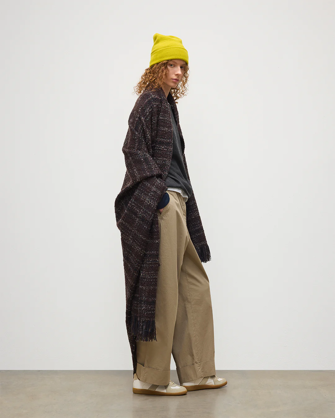 Luxury Texture Throw in Peat Brown & Navy - Image 4