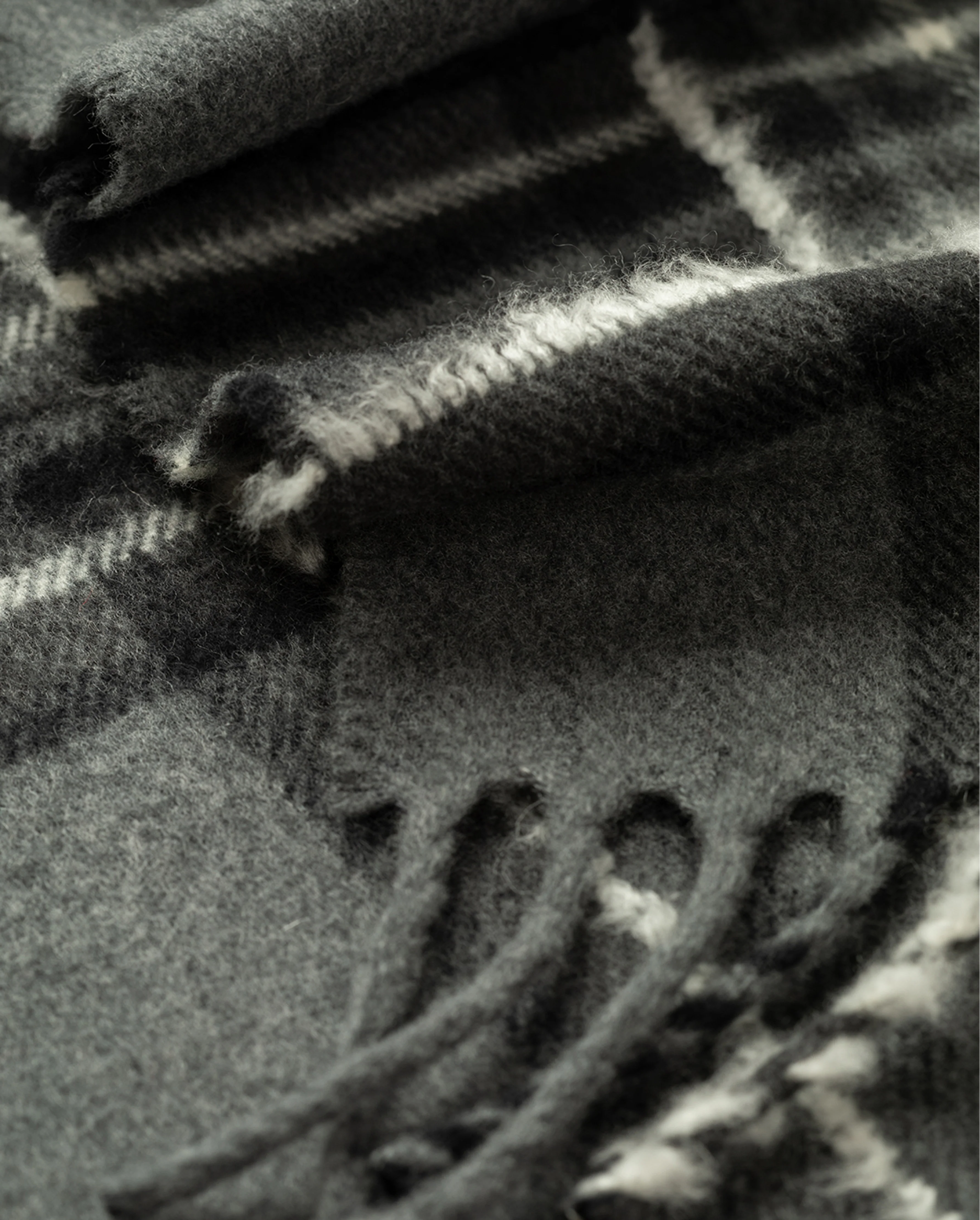 Mach Grey Tartan Cashmere Scarf - Image 2