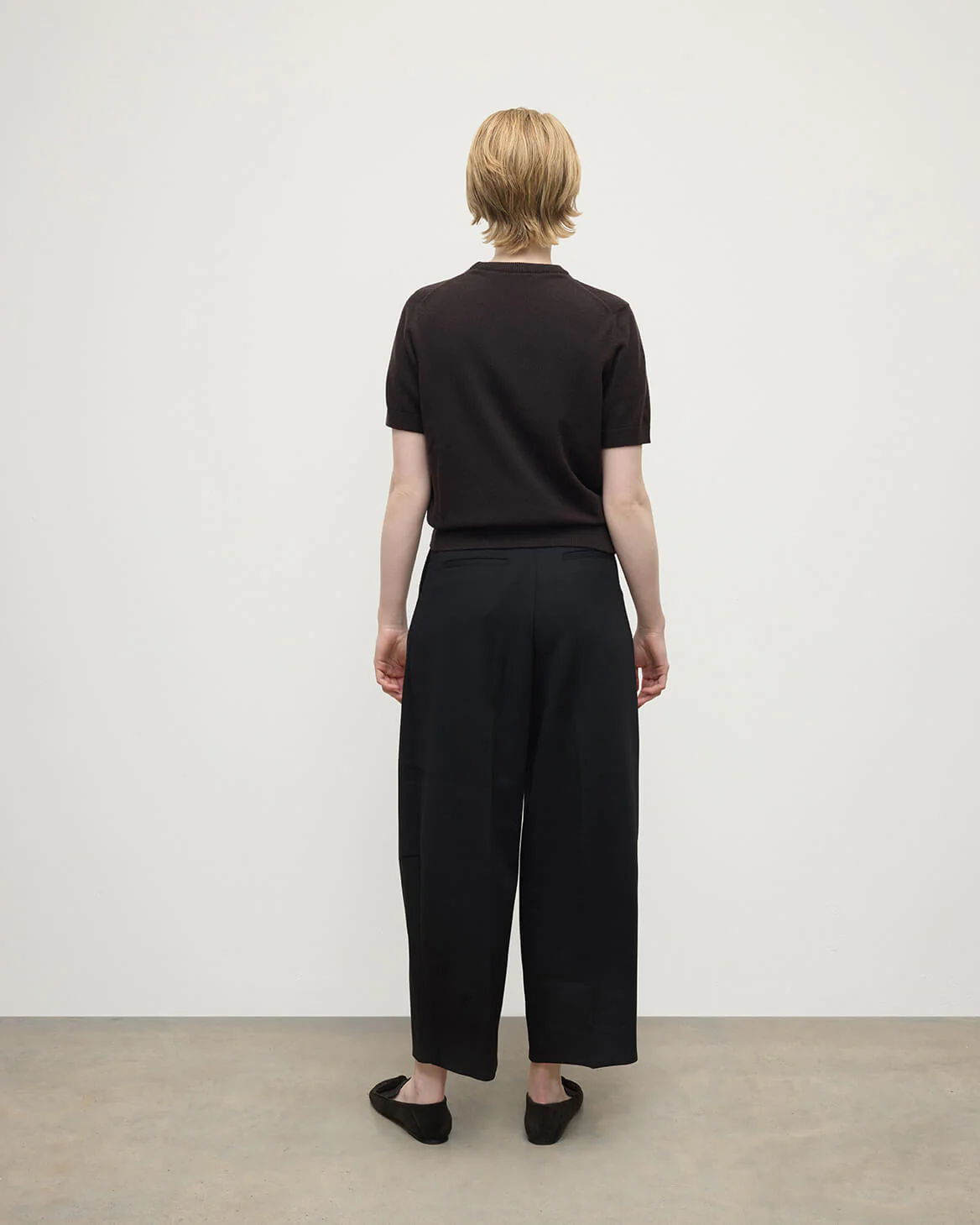Classic Cashmere Dark Brown T-shirt - Image 4