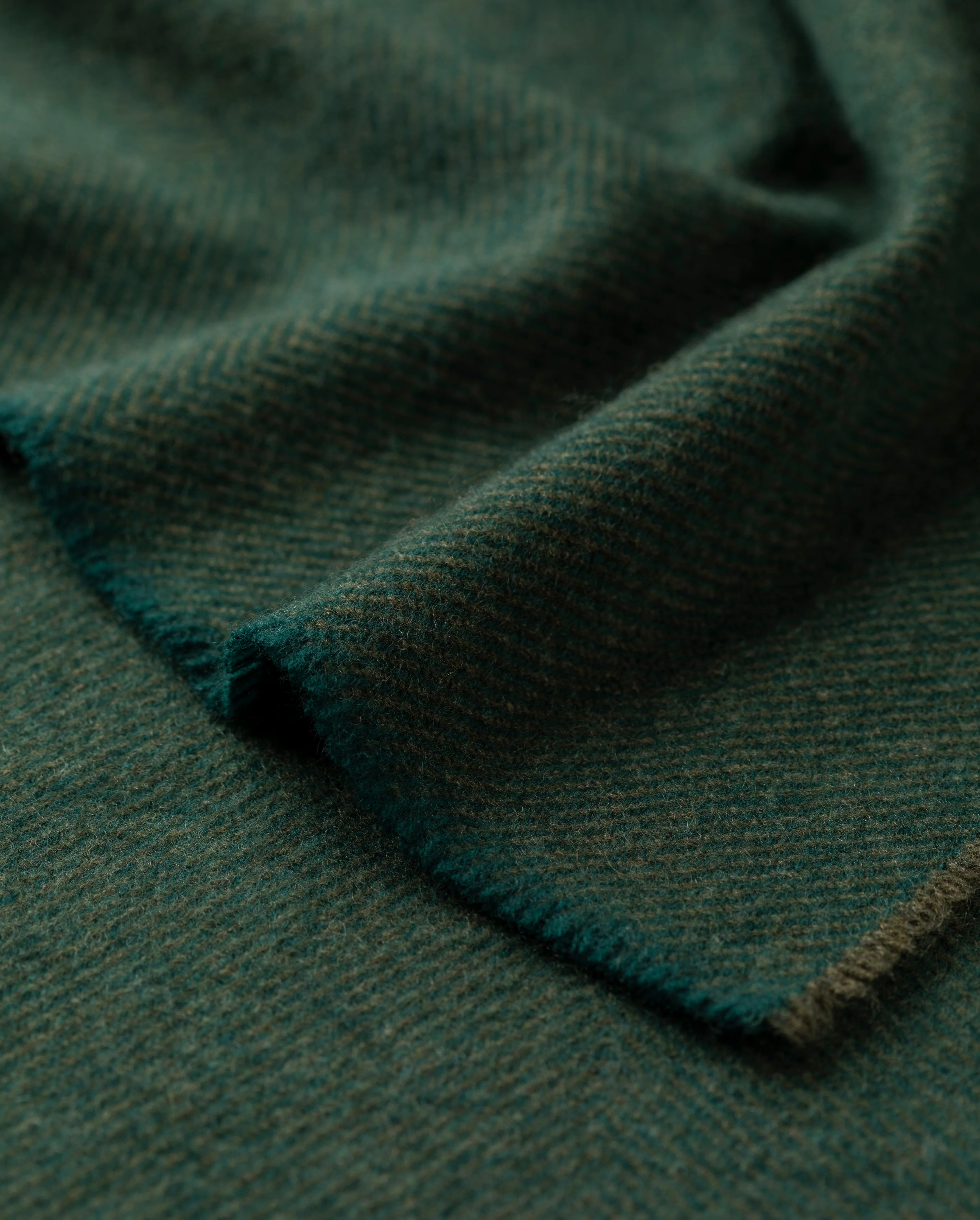 Mountain Twill Green Cashmere Scarf - Image 2