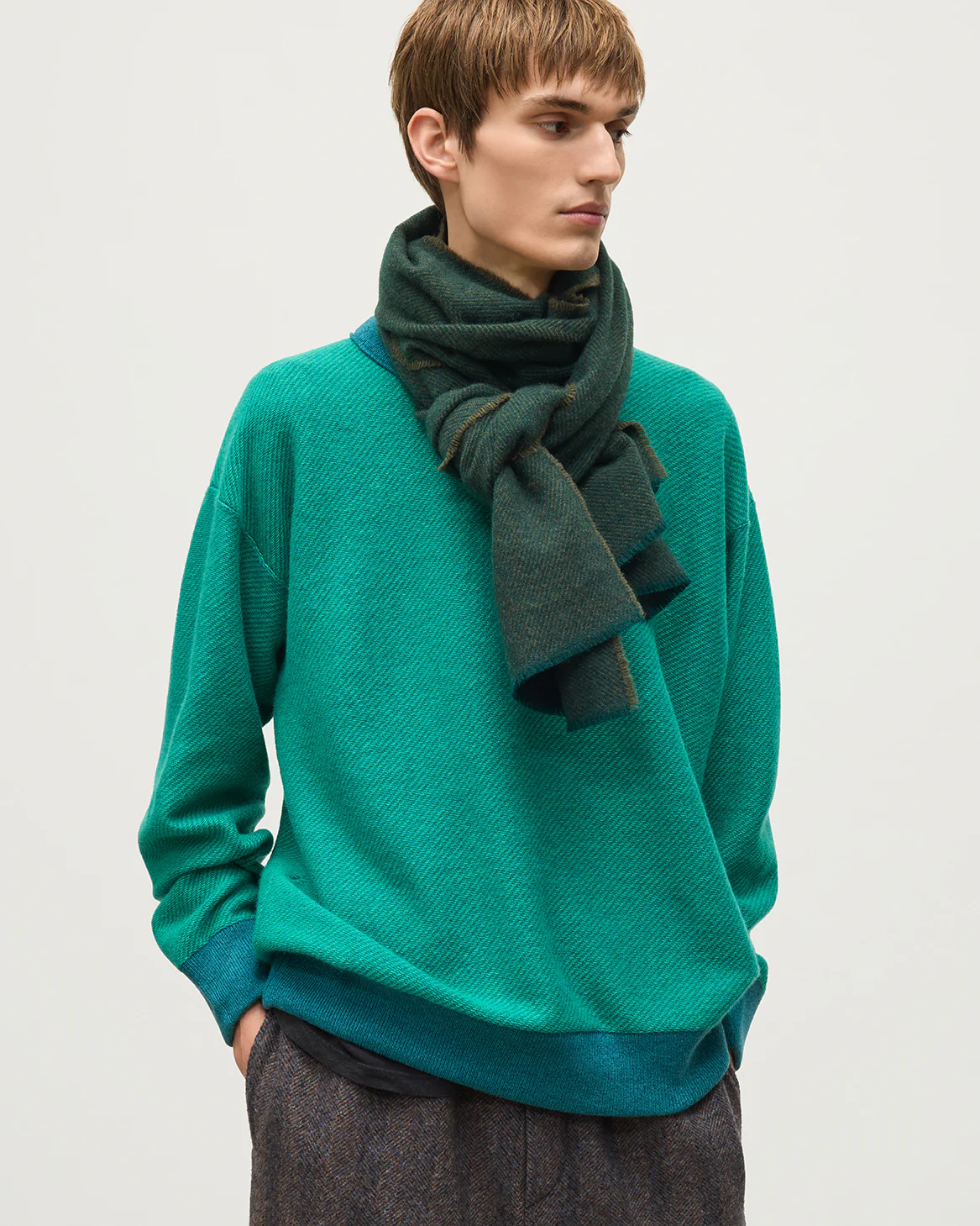 Mountain Twill Green Cashmere Scarf - Image 3
