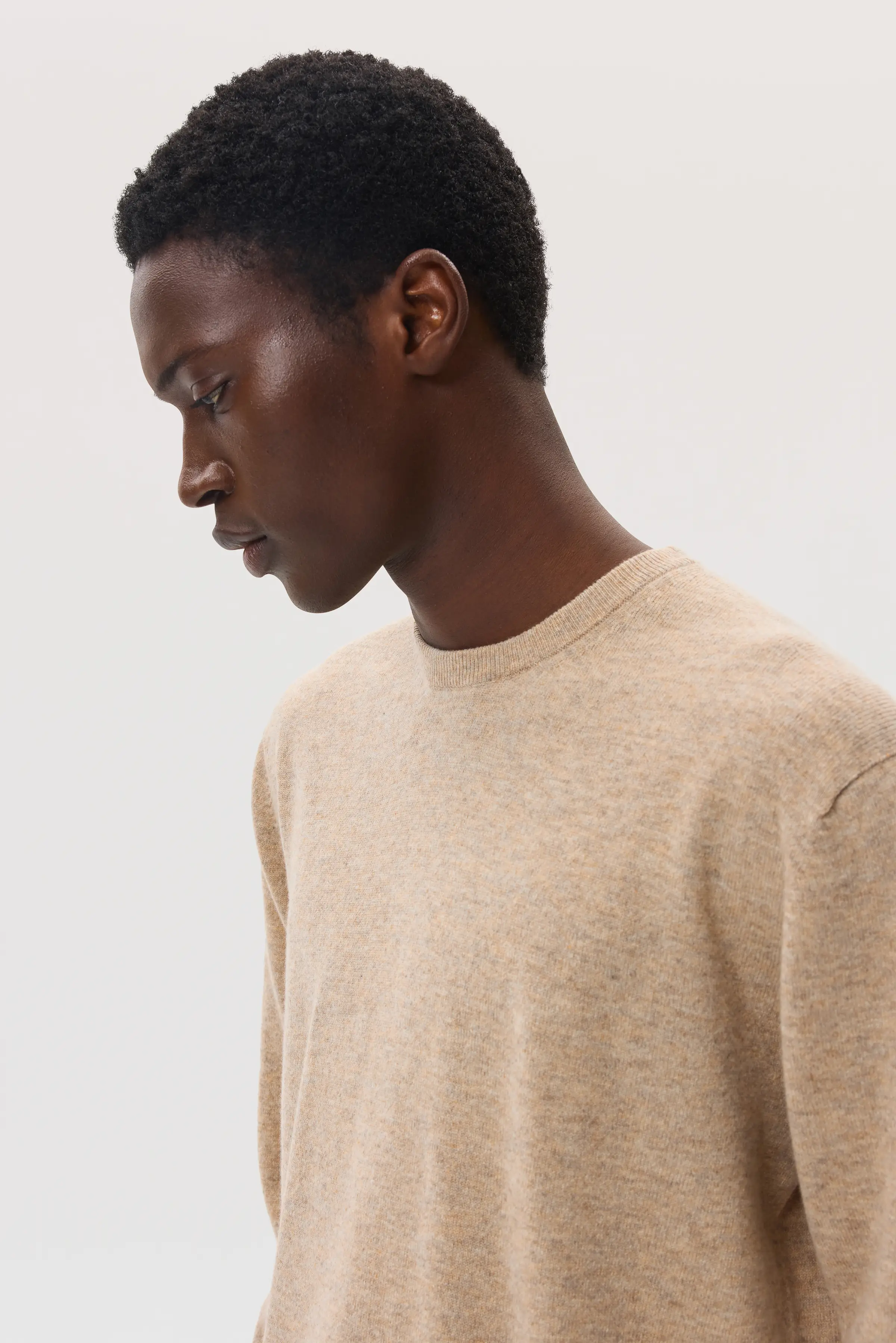 Classic Cashmere Round Neck - Image 2