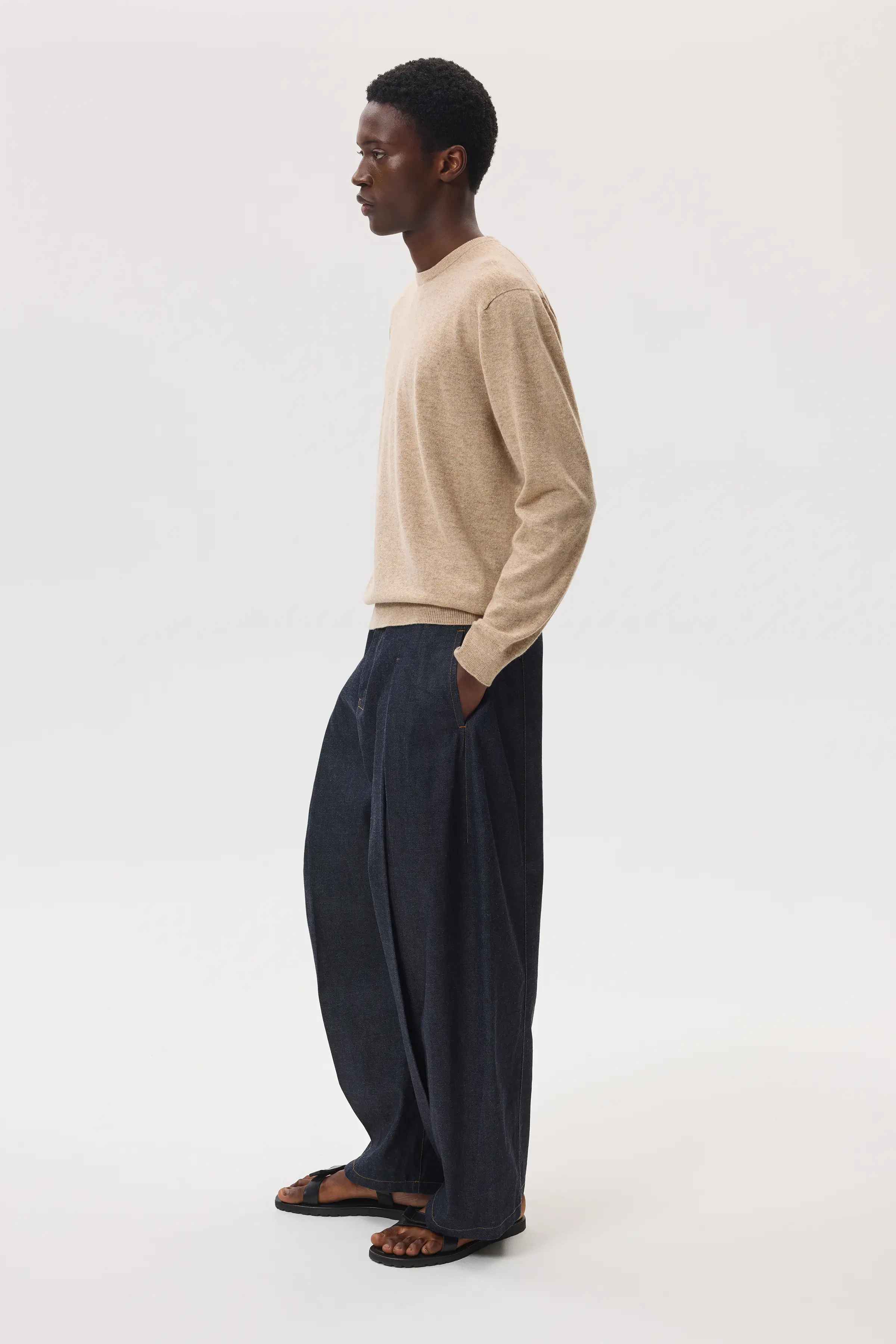 Classic Cashmere Round Neck - Image 3