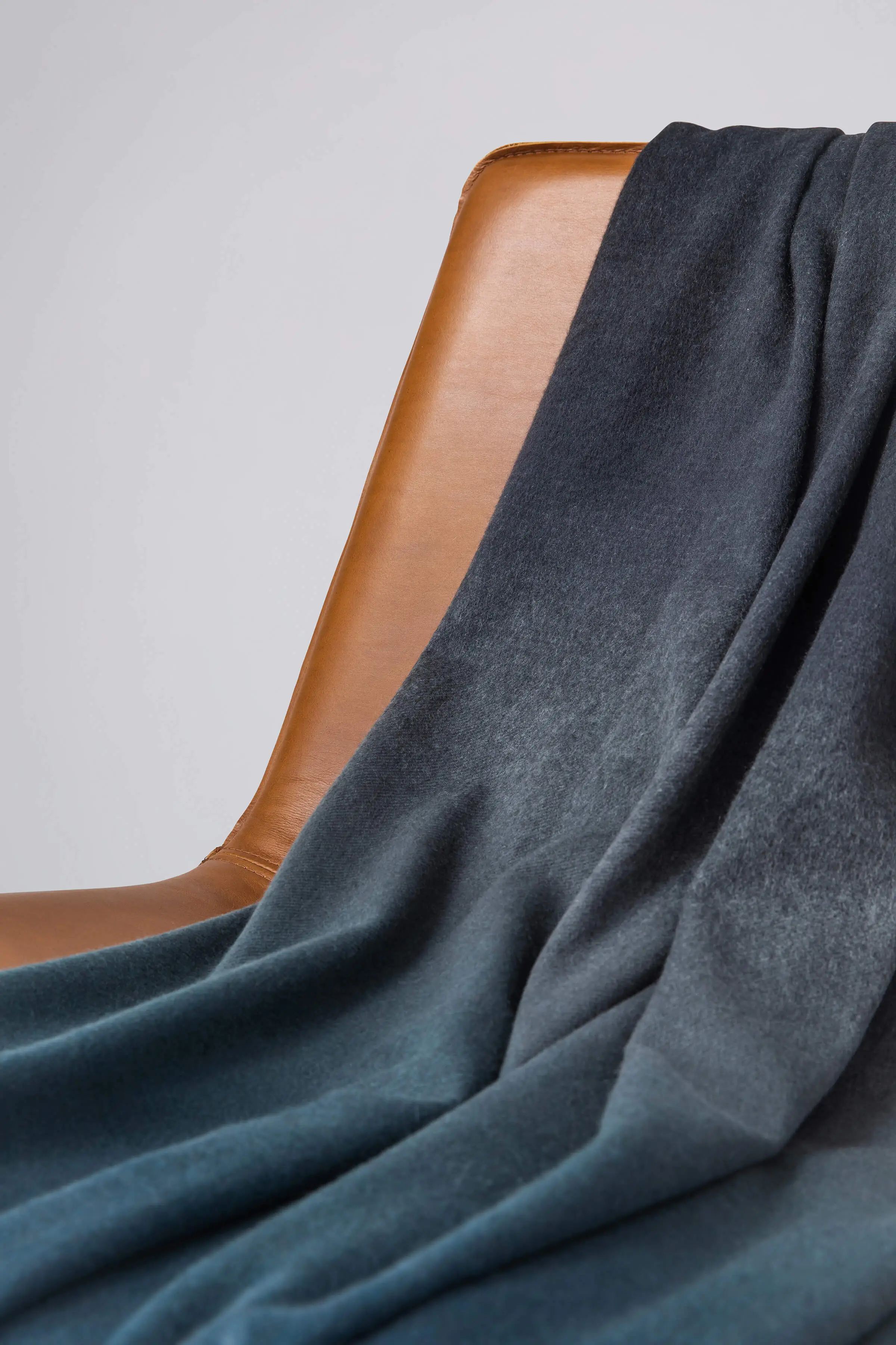Ombré Black Cashmere Throw - Image 3
