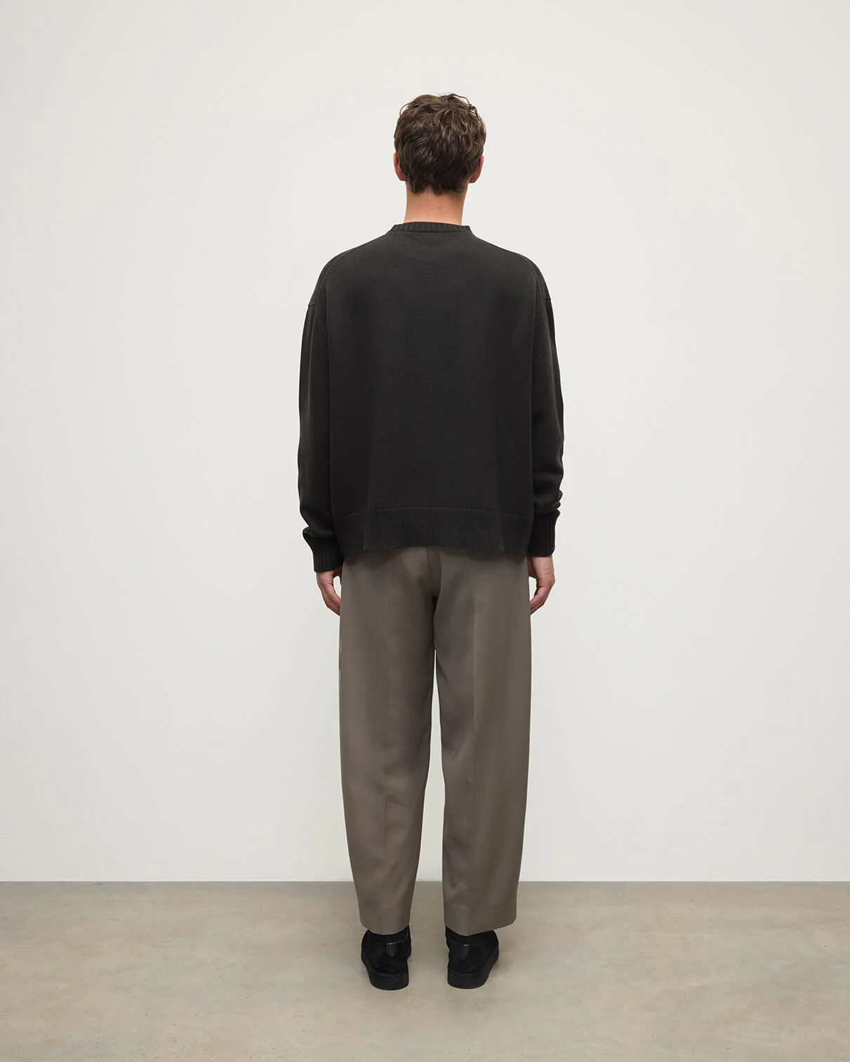 Oversized Dark Grey Cashmere Jumper - Image 4