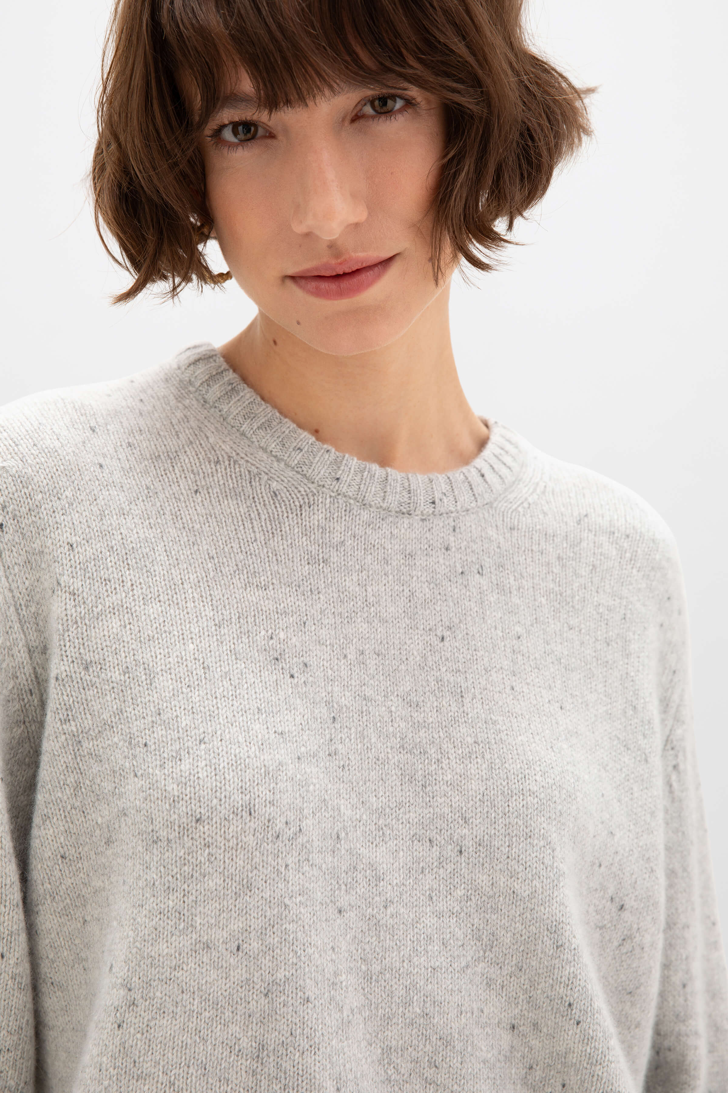 Cropped Donegal Pale Grey Cashmere Jumper - Image 2
