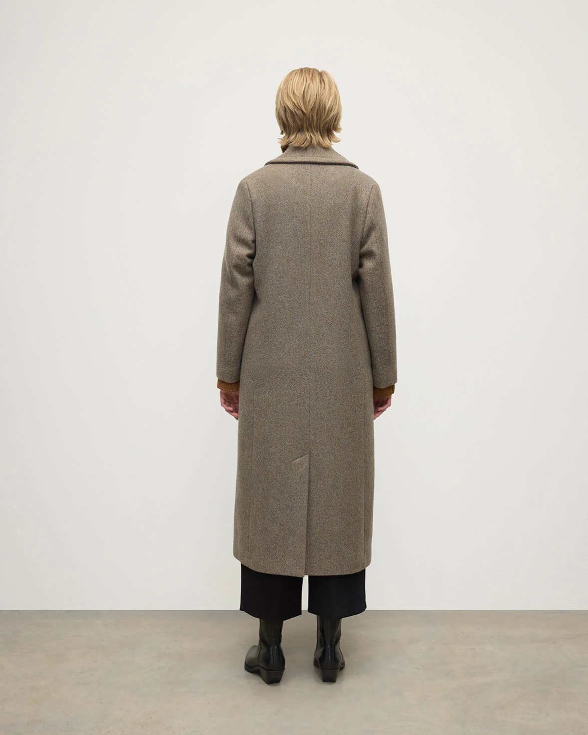 The Great Coat in Brown - Image 4