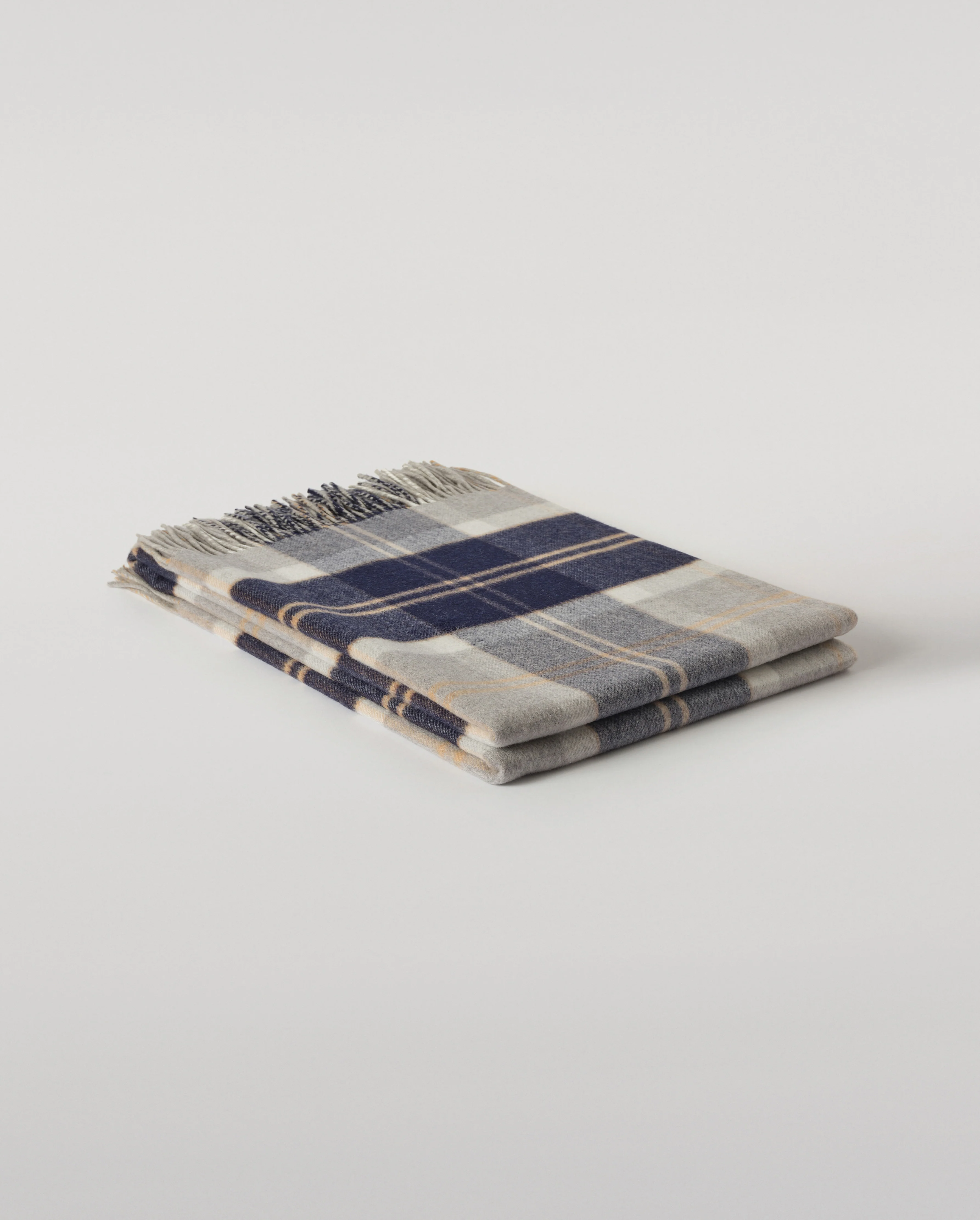 Recycled Cashmere Throw in Silver Bannockbane - Image 4