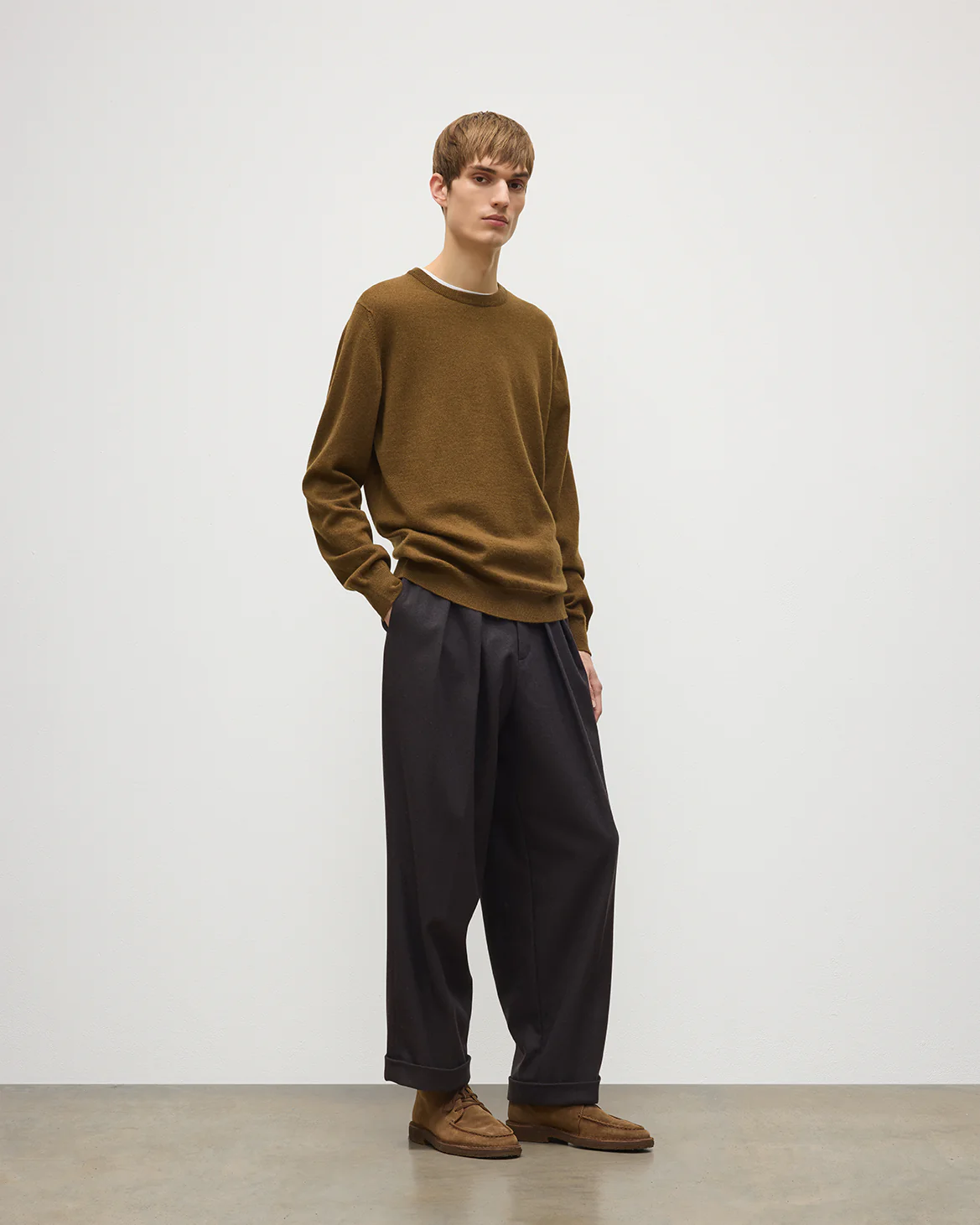 Reuben Green Cashmere Crew Jumper - Image 3