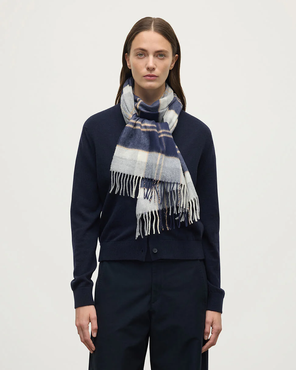 Silver Bannockbane Tartan Merino Scarf - Image 2