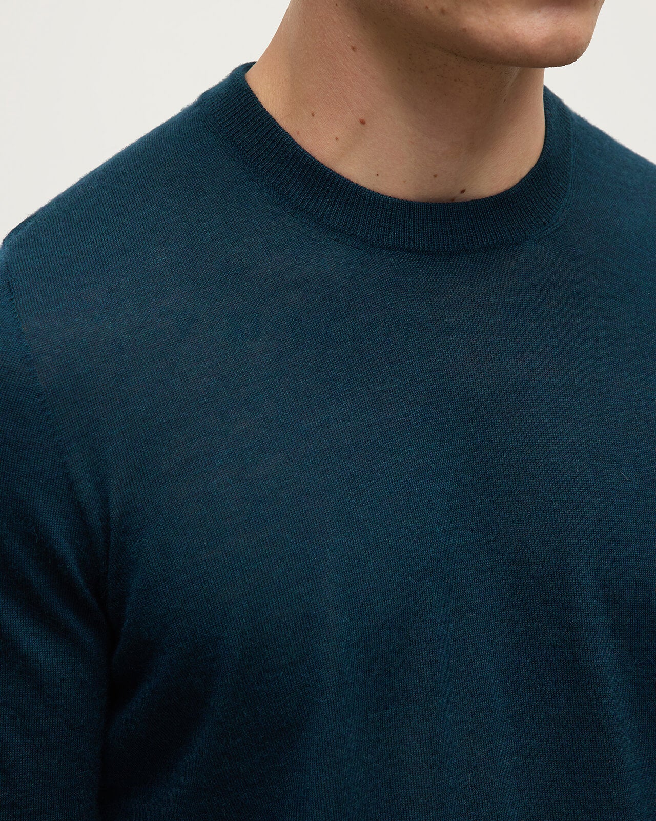 Superfine Cashmere Bottle Green Round Neck Jumper - Image 5