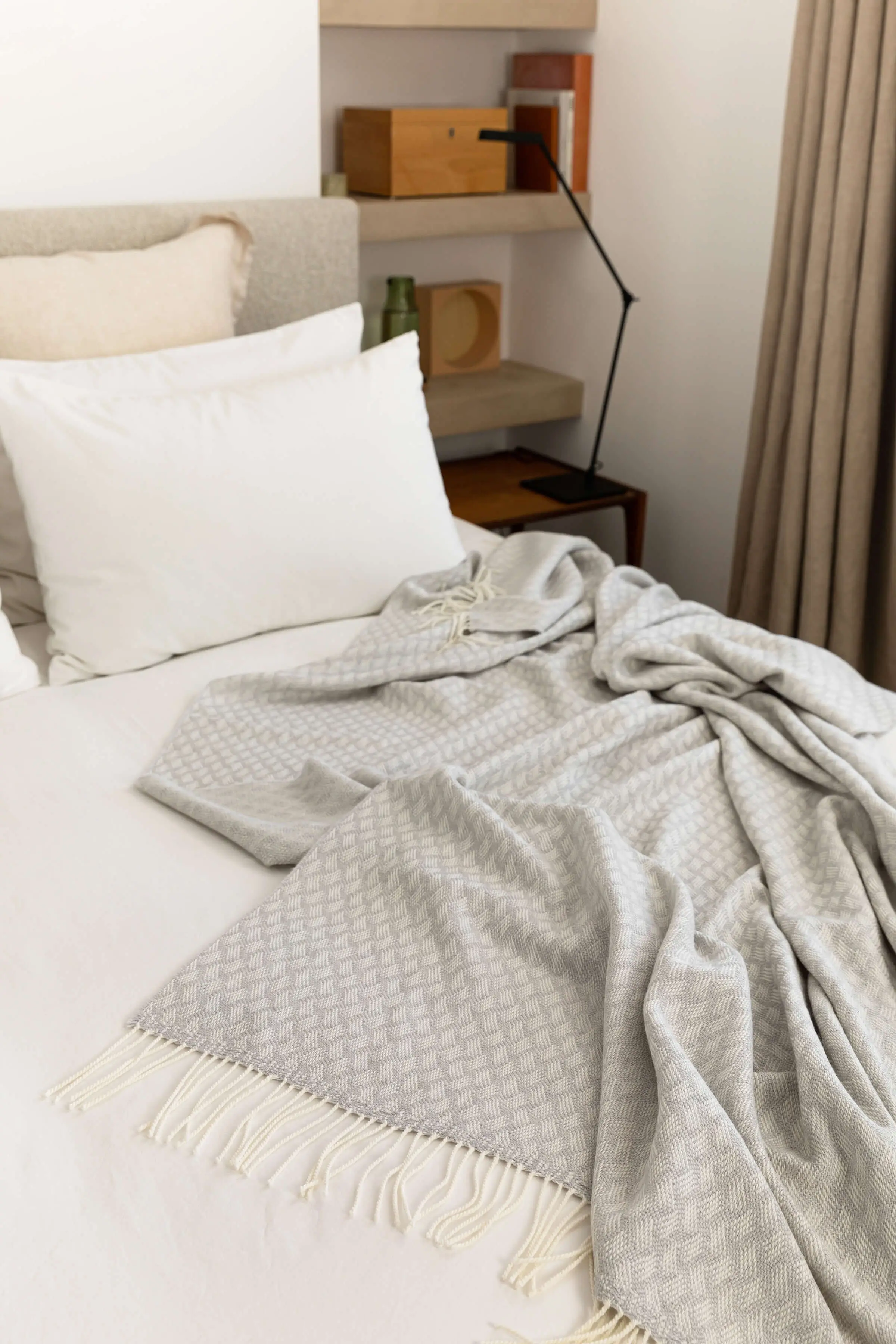 Trellis Weave Merino Bed Throw in Silver - Image 6