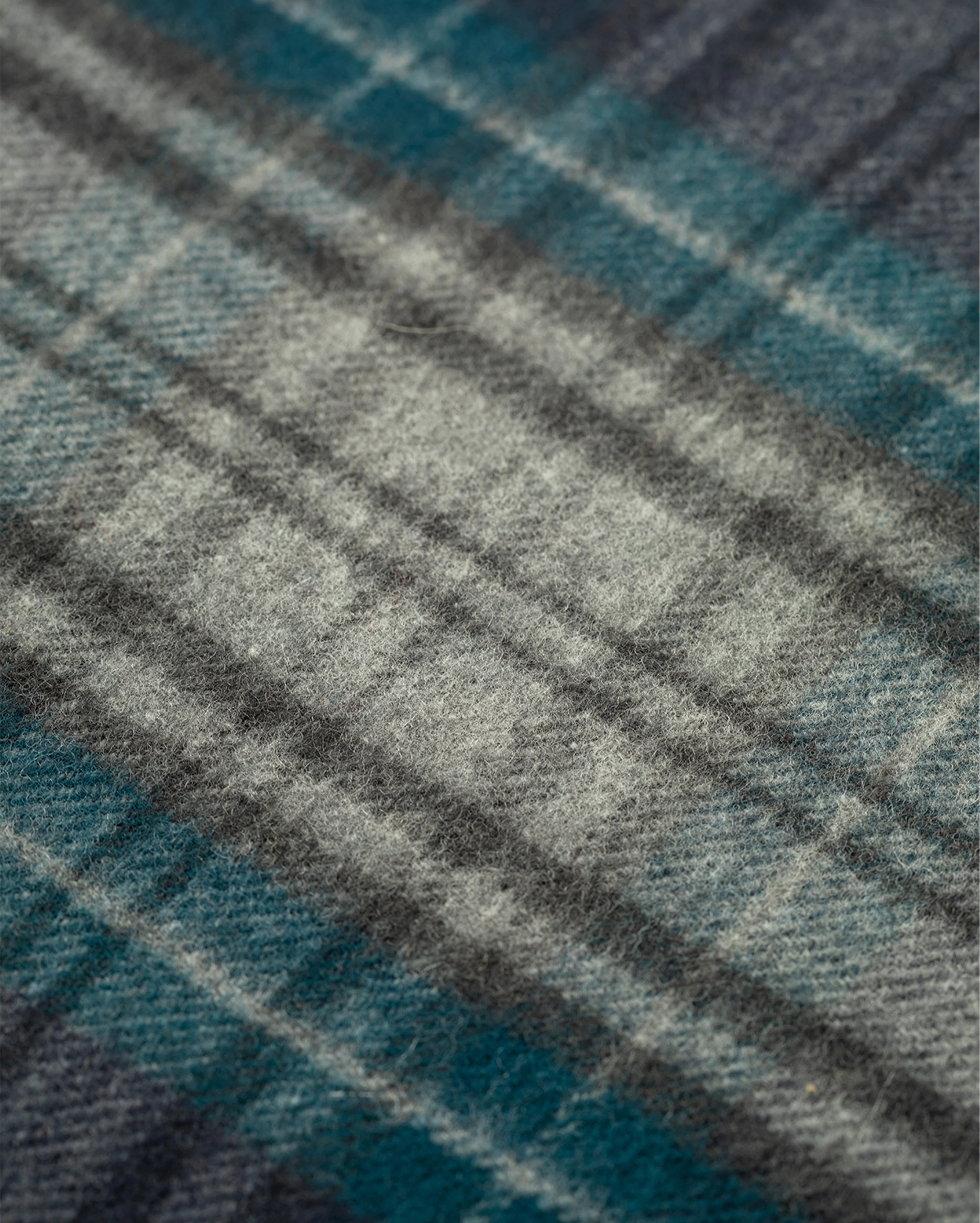 Doune Vintage Check Navy Merino Scarf - Image 2