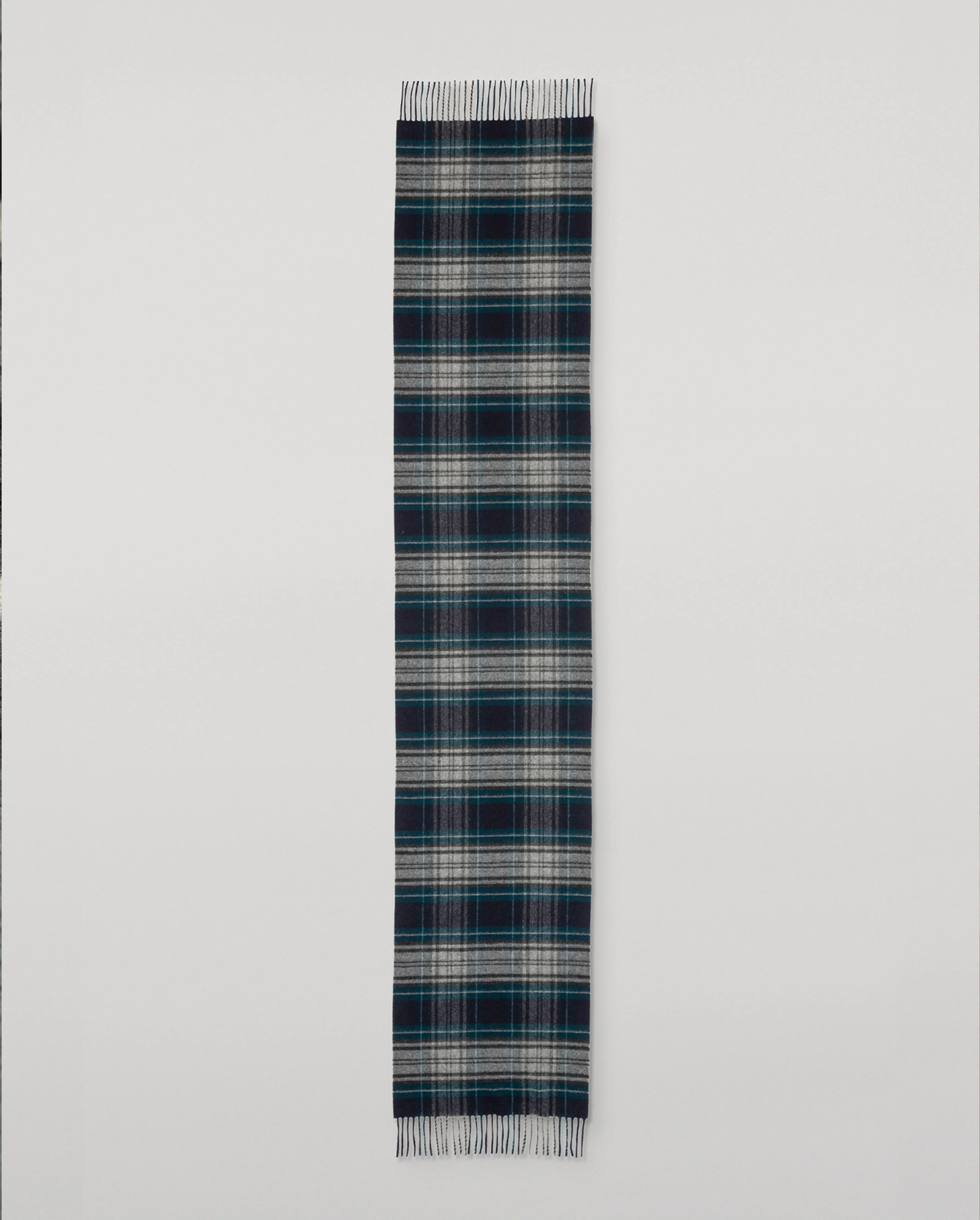 Doune Vintage Check Navy Merino Scarf - Image 4