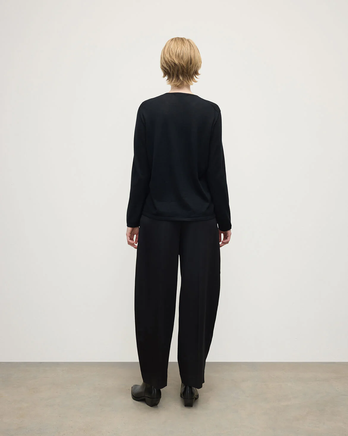 Superfine Cashmere Black Jumper - Image 4