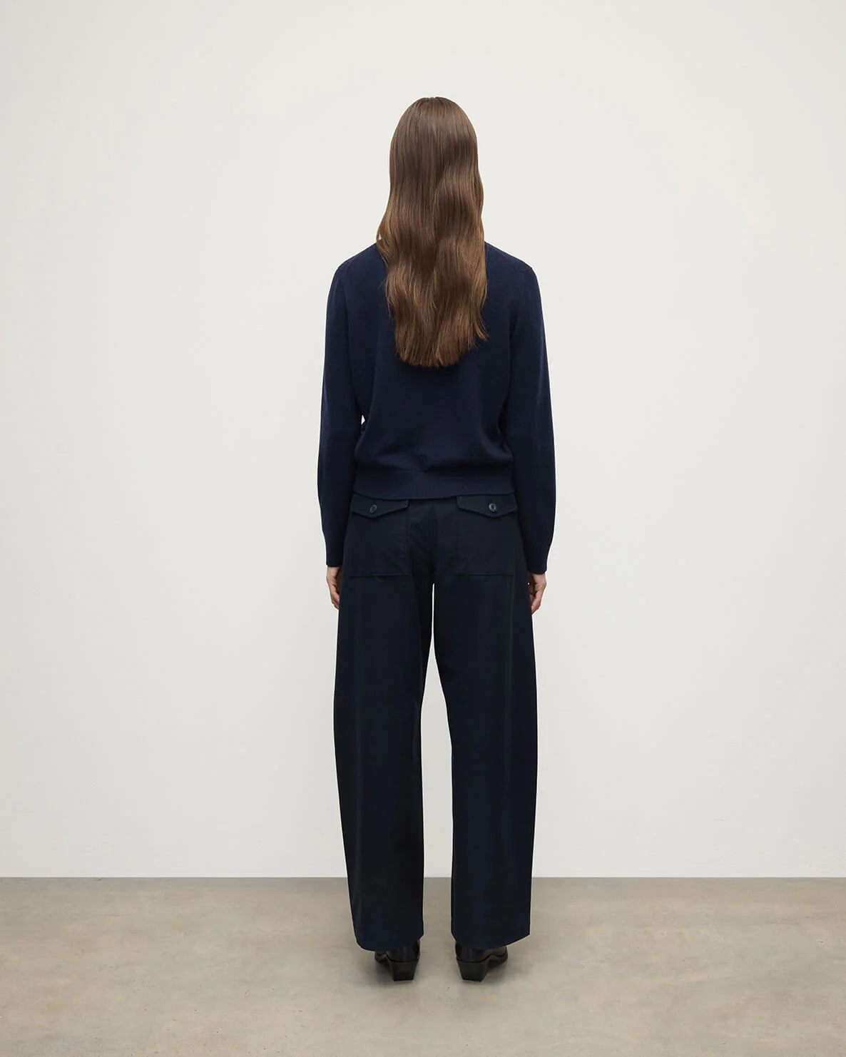 Classic Cashmere Dark Navy Round Neck Jumper - Image 4